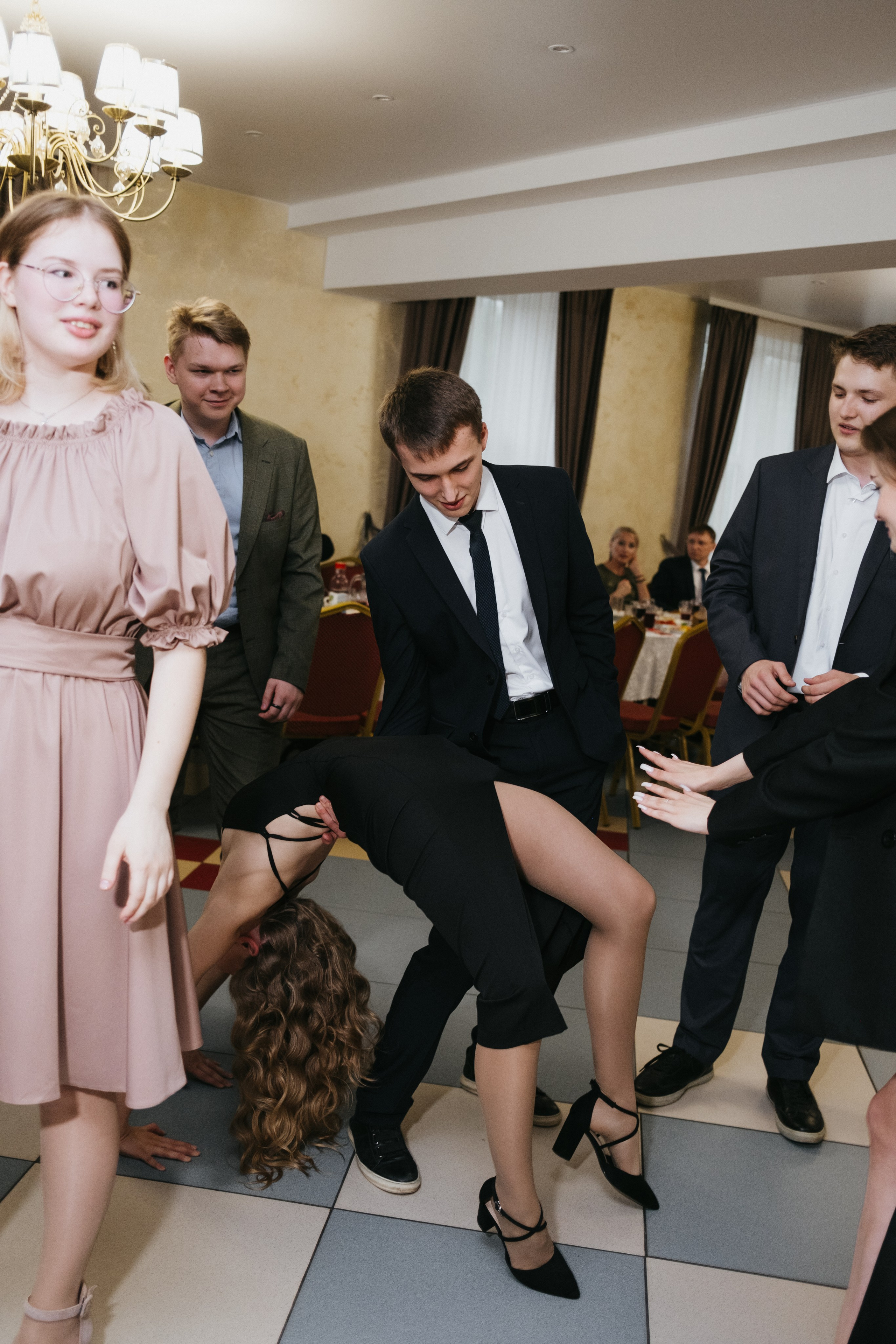 Выпускной 11 класс школы № 30. Свадебный и репортажной фотограф Денис Ожигин в Краснодаре и Краснодарском крае