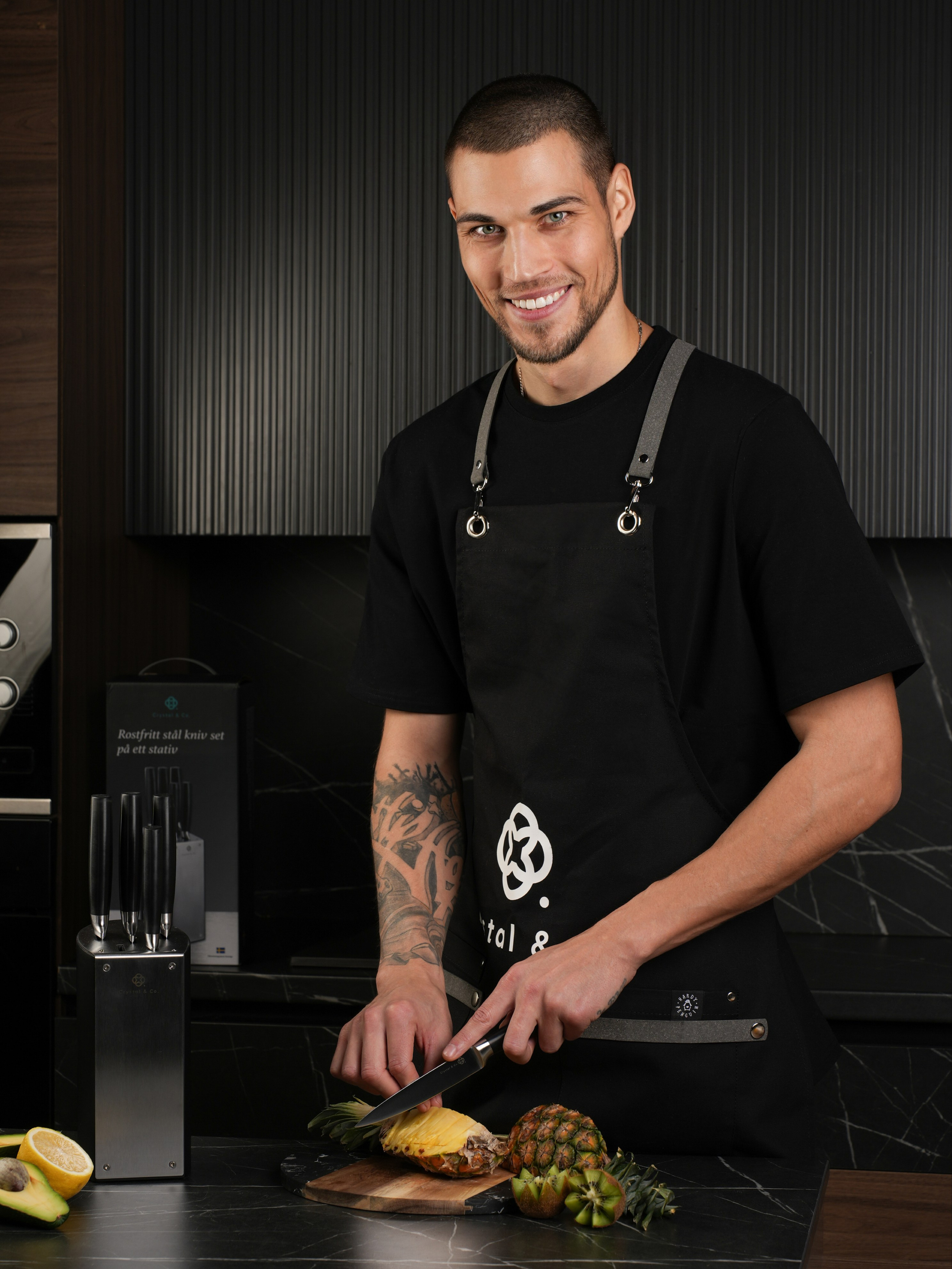 Егор Н. - модель мужчина для маркетплейсов. ТМ Продакшн — Съемка для маркетплейсов в Москве