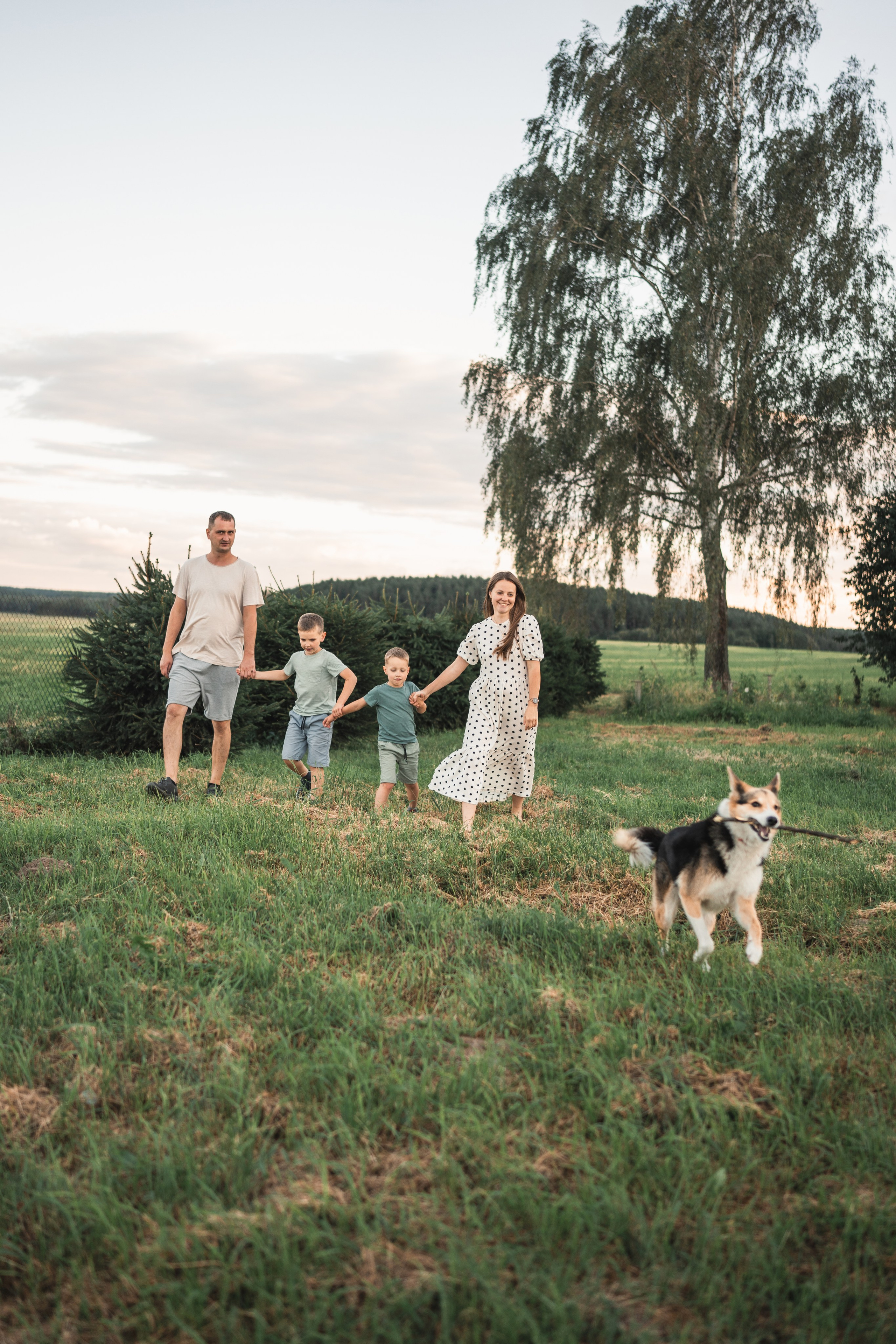 СЪЕМКА НА УЧАСТКЕ. Семья Юлии. Фотограф Марта Козел. Гродно, Беларусь