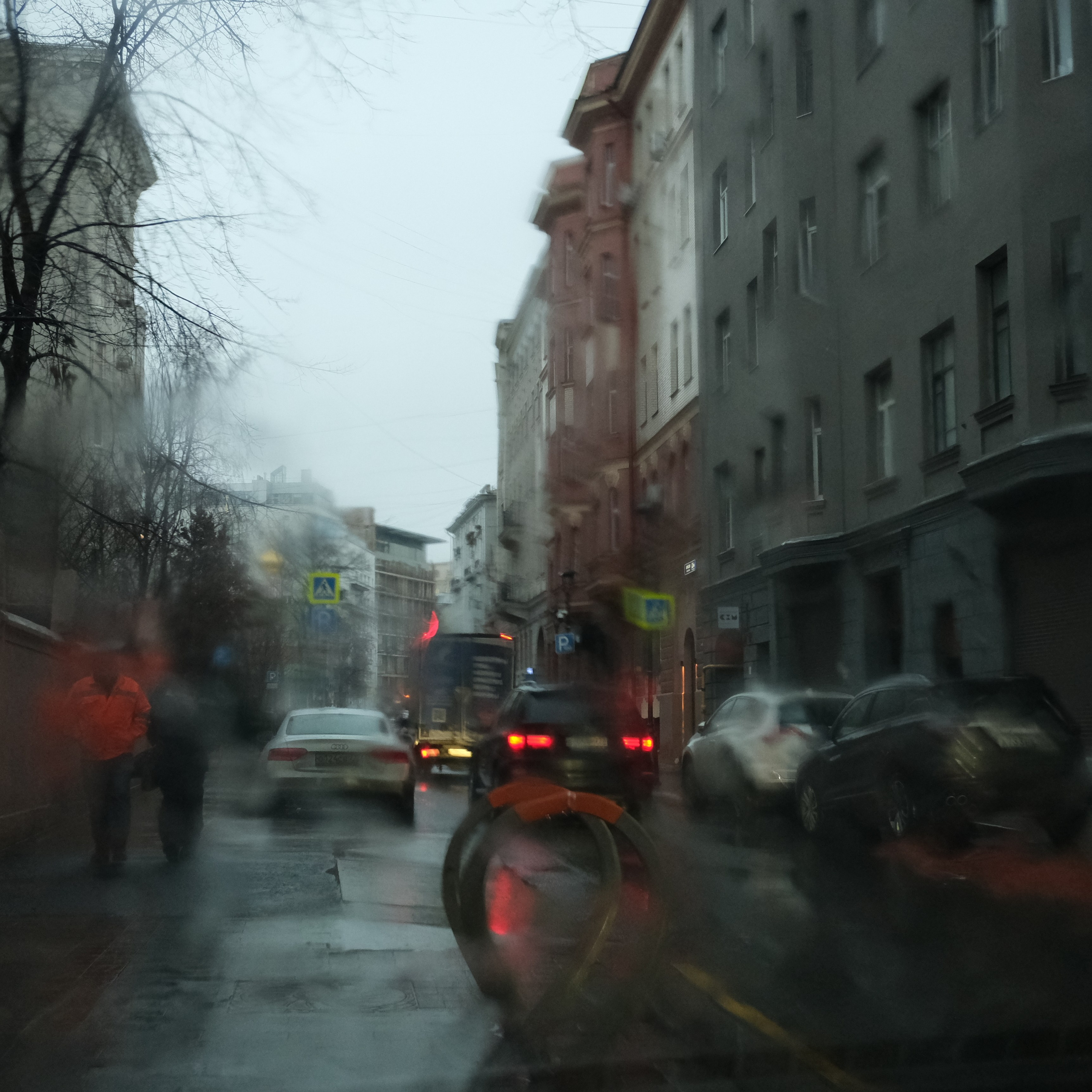 Вечерний город. Улица, люди, жизнь…