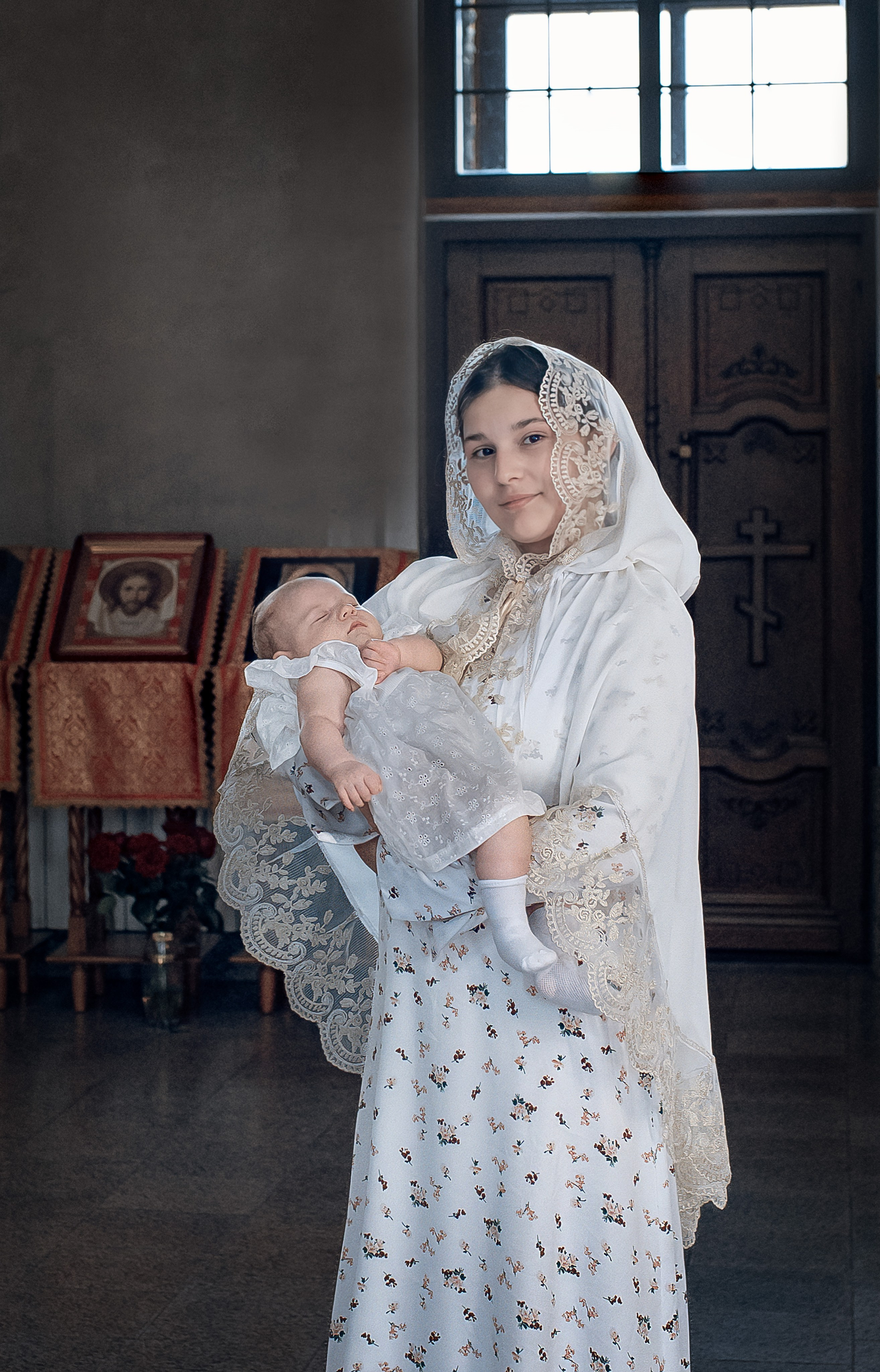 Крещение Василисы в храме исповедников и новомучеников Российских. Фотографы крещения/венчания  Красноярск Татьяна и Вячеслав Переваловы