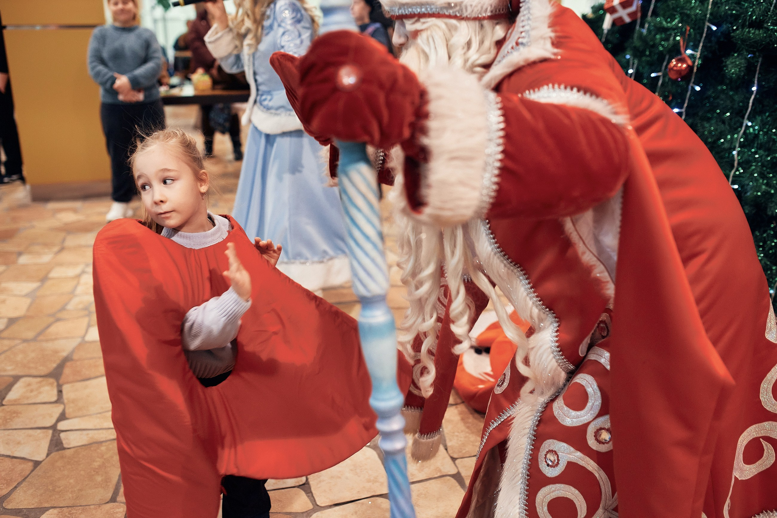 Детский новогодний праздник в ТЦ Июнь. Семейный и репортажной фотограф в Красноярске и Москве Виктор Бабинцев