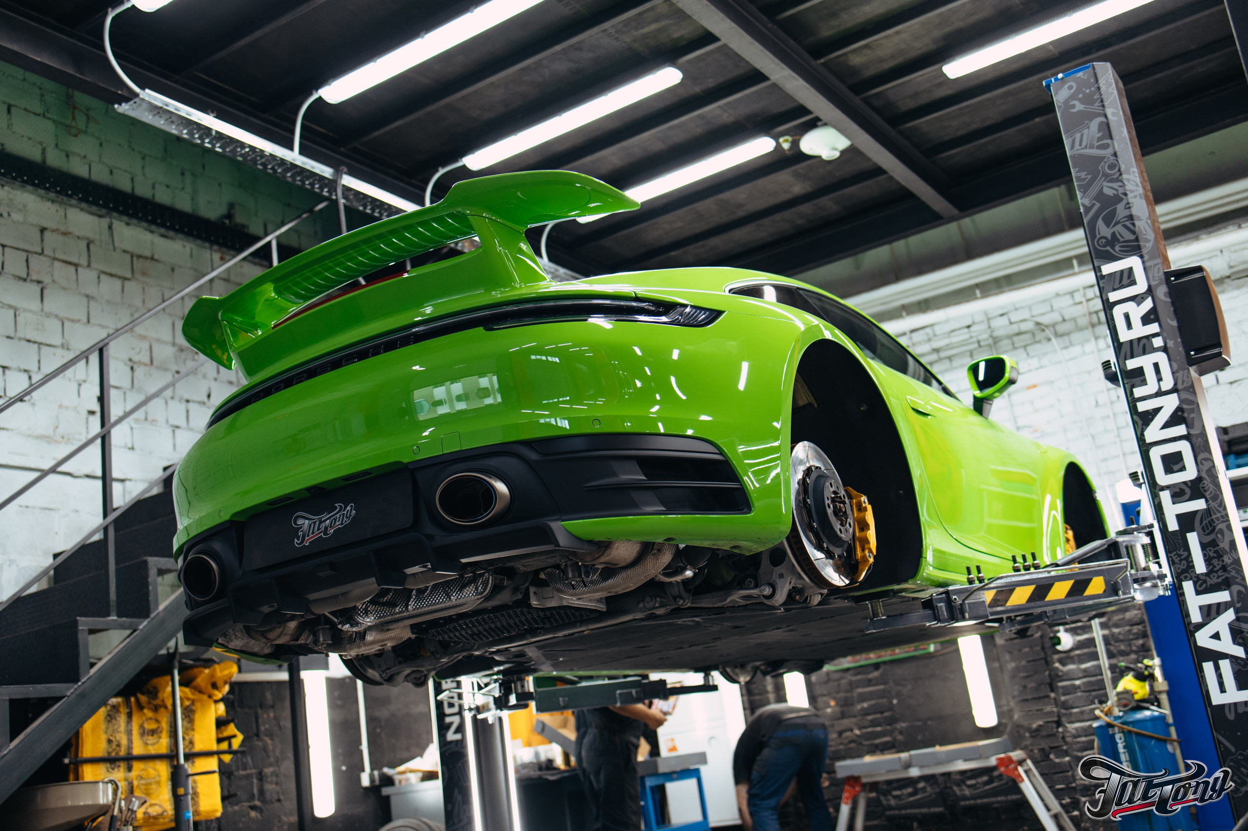 Porsche 911 замена дисков после перегрева и замена колодок. DeLorein