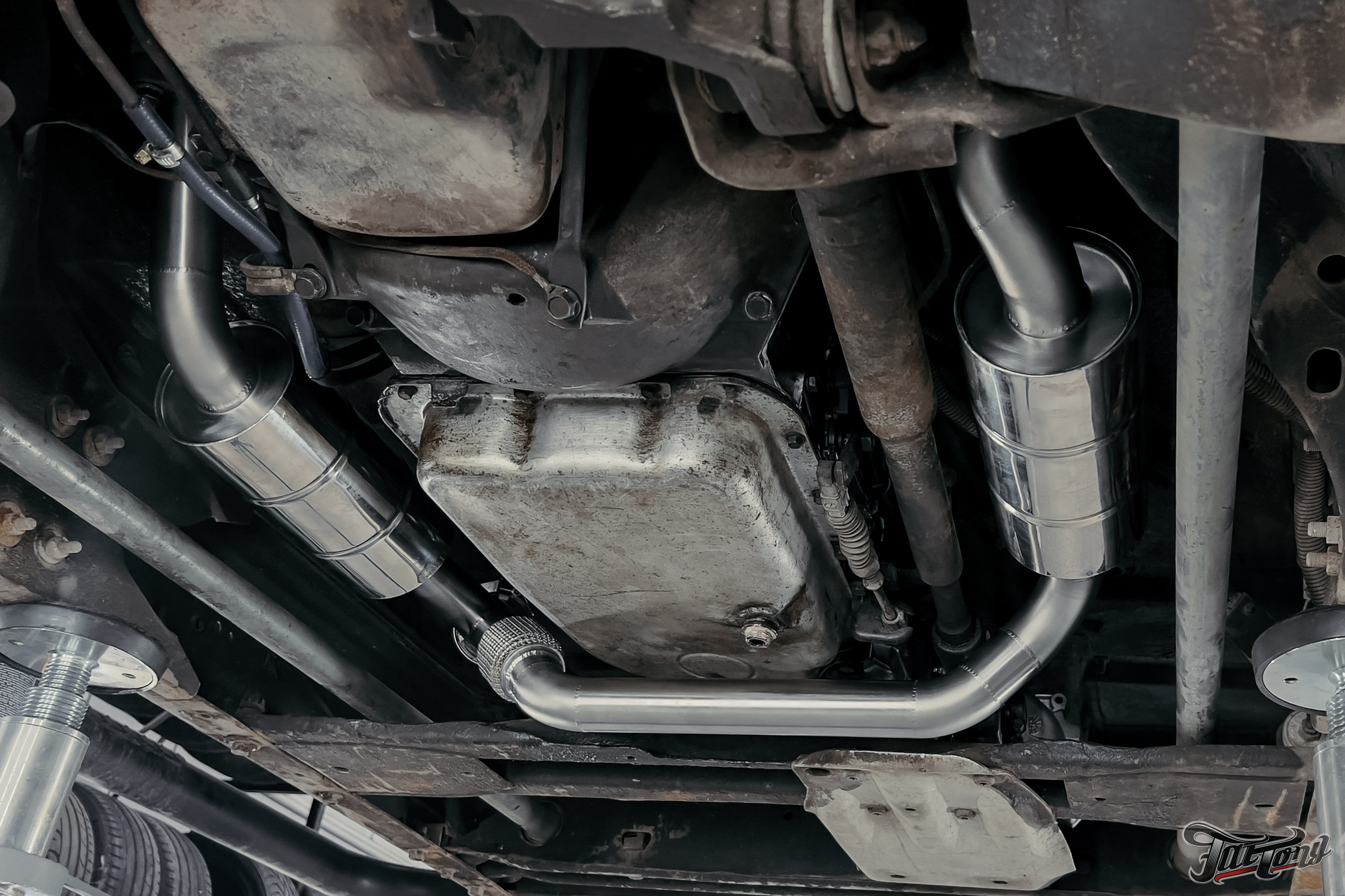 Chevrolet Tahoe I ремонт по кузову и окрас, пошив салона. DeLorein