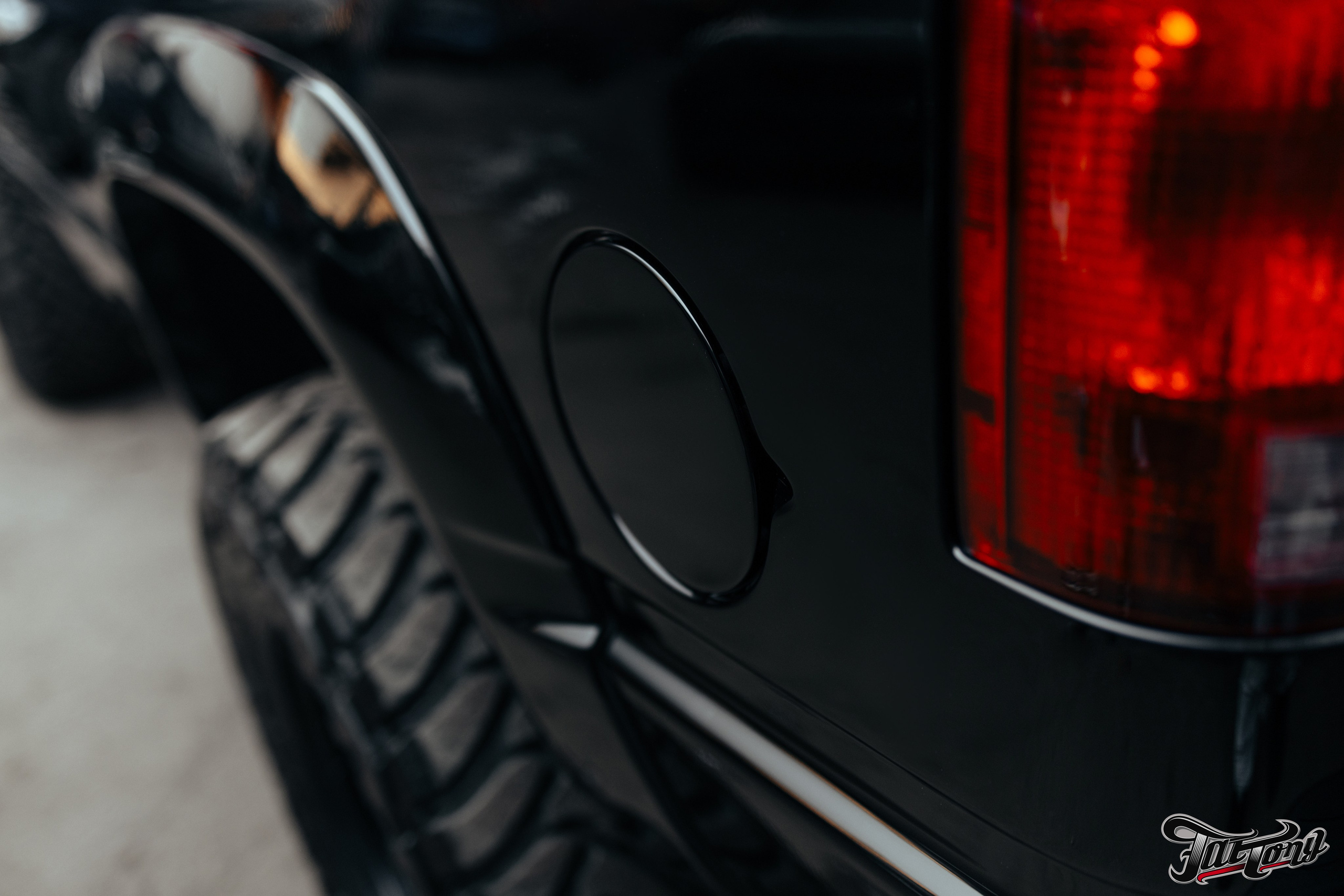 Chevrolet Tahoe I ремонт по кузову и окрас, пошив салона. DeLorein