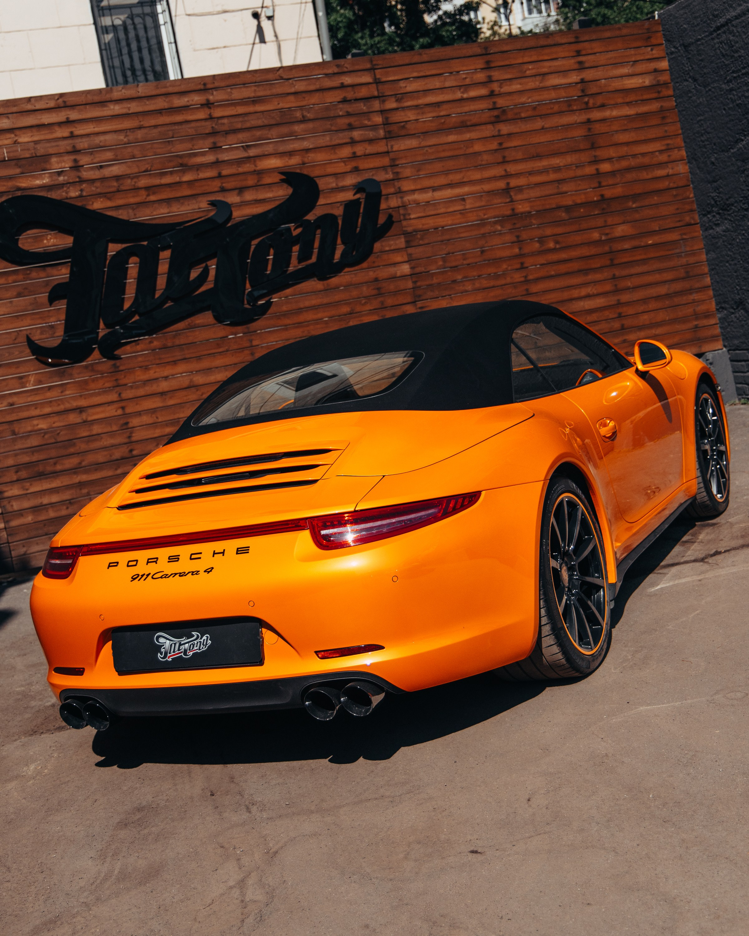 Porsche 911 оранжевый замена ремней безопасности. DeLorein