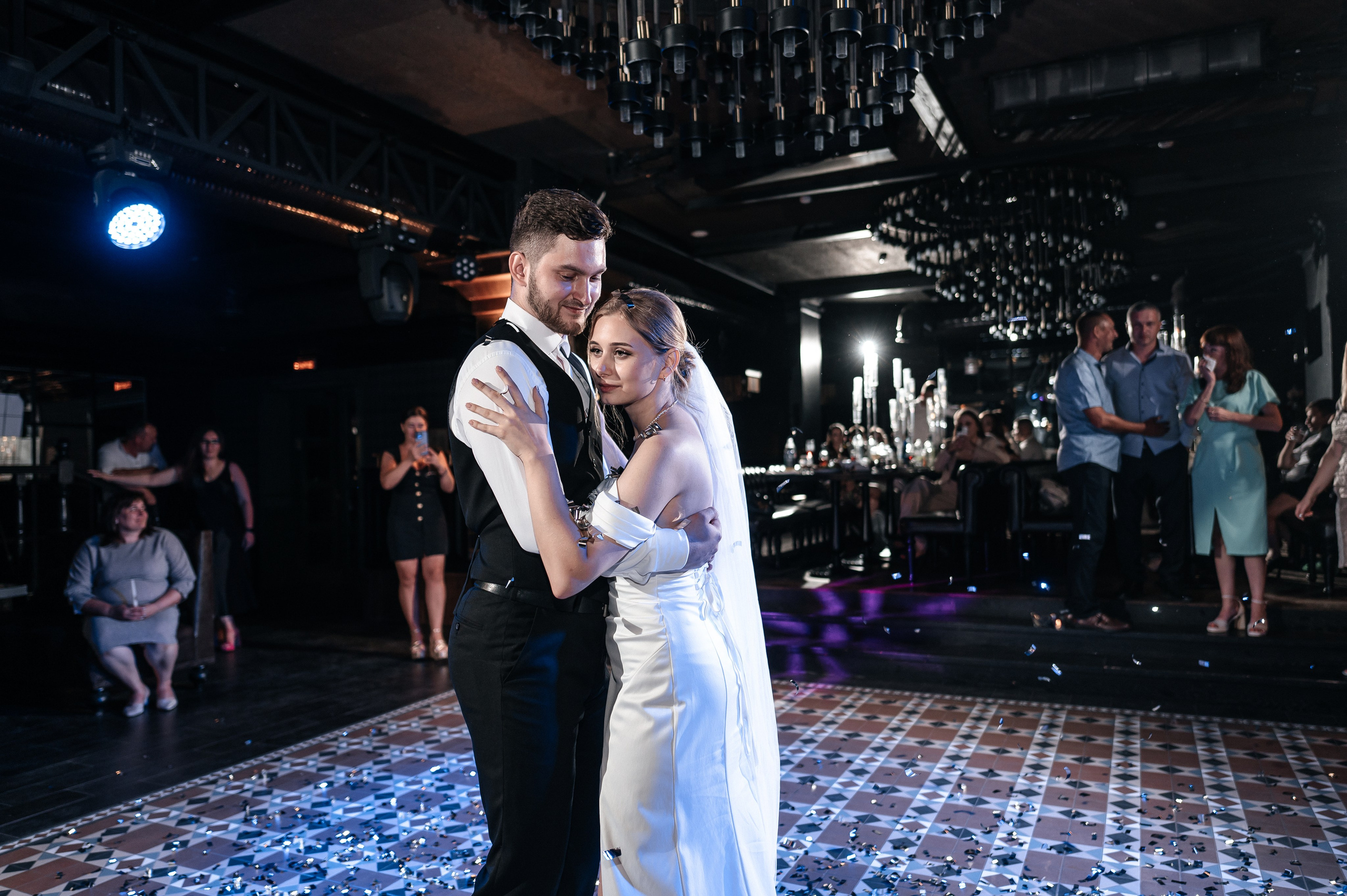 Даниил и Валерия. Черная утка. Полный день. Фотограф Екатерина Бочарникова