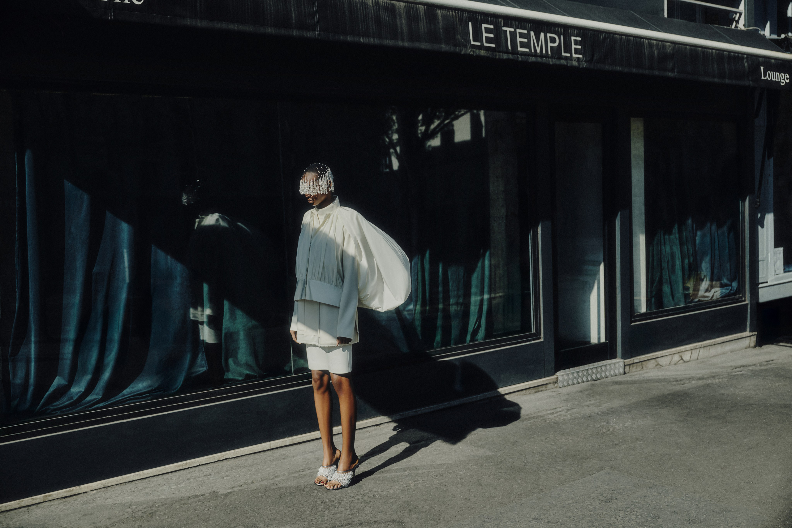 The YUNG magazine. Retoucher