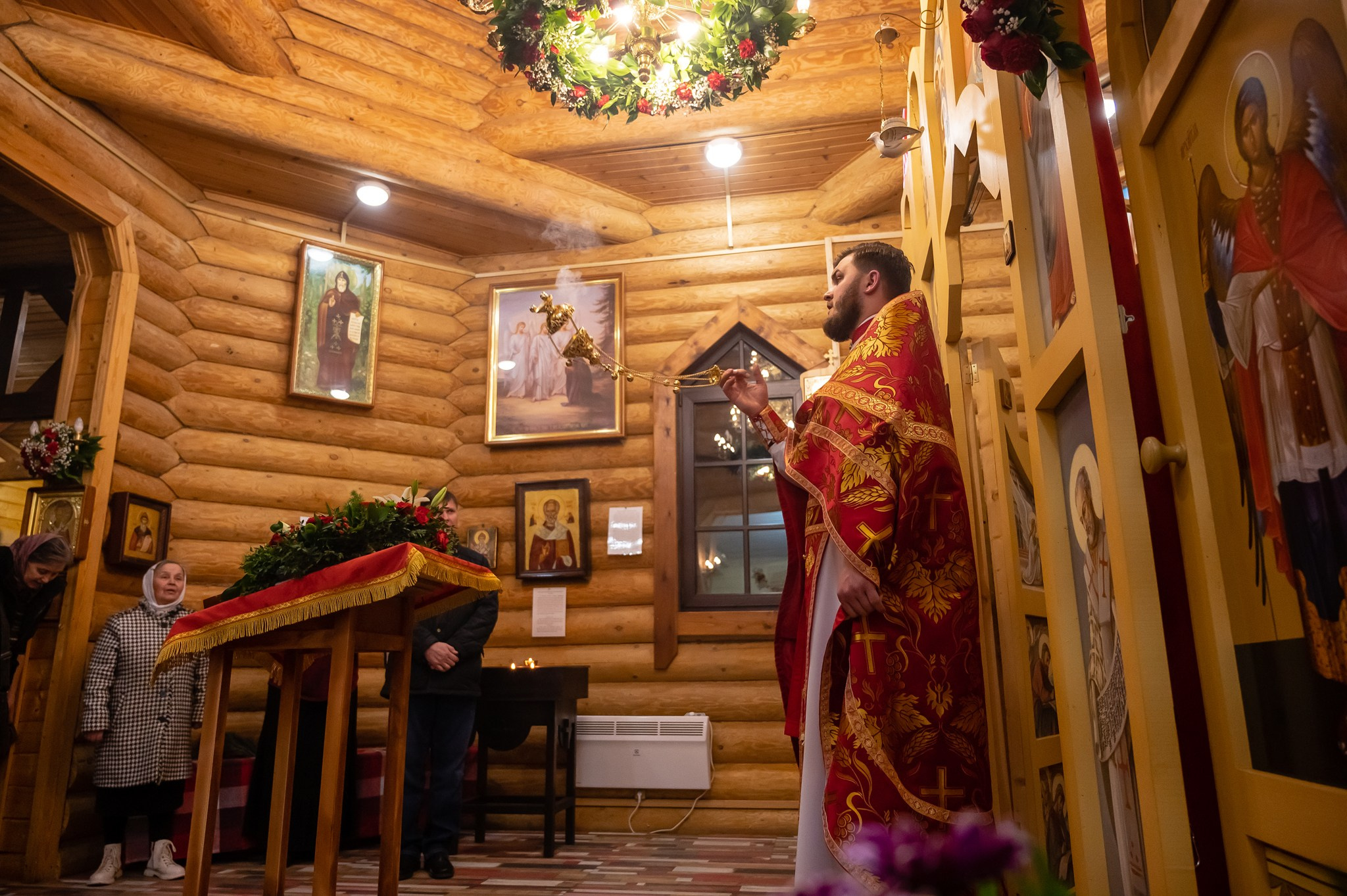 Репортажная съемка на пасху в церкви