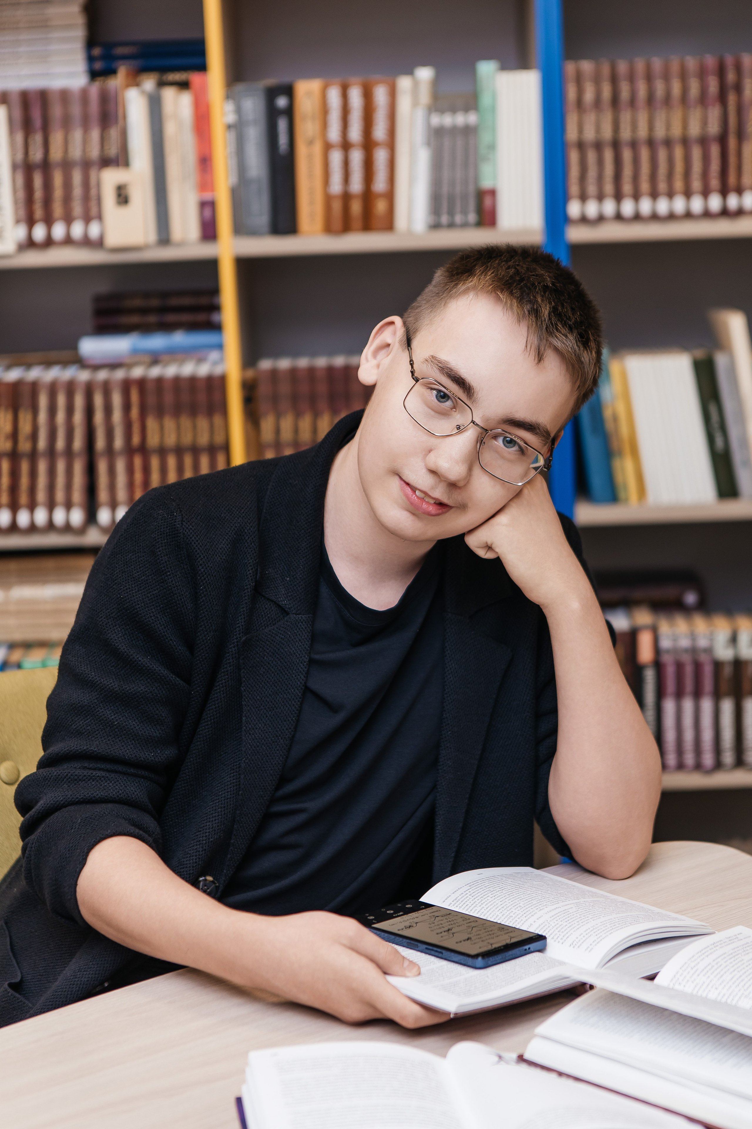 Галерея портретов в школе (старшие). Выпускные альбомы в Луге/Школьные съёмки