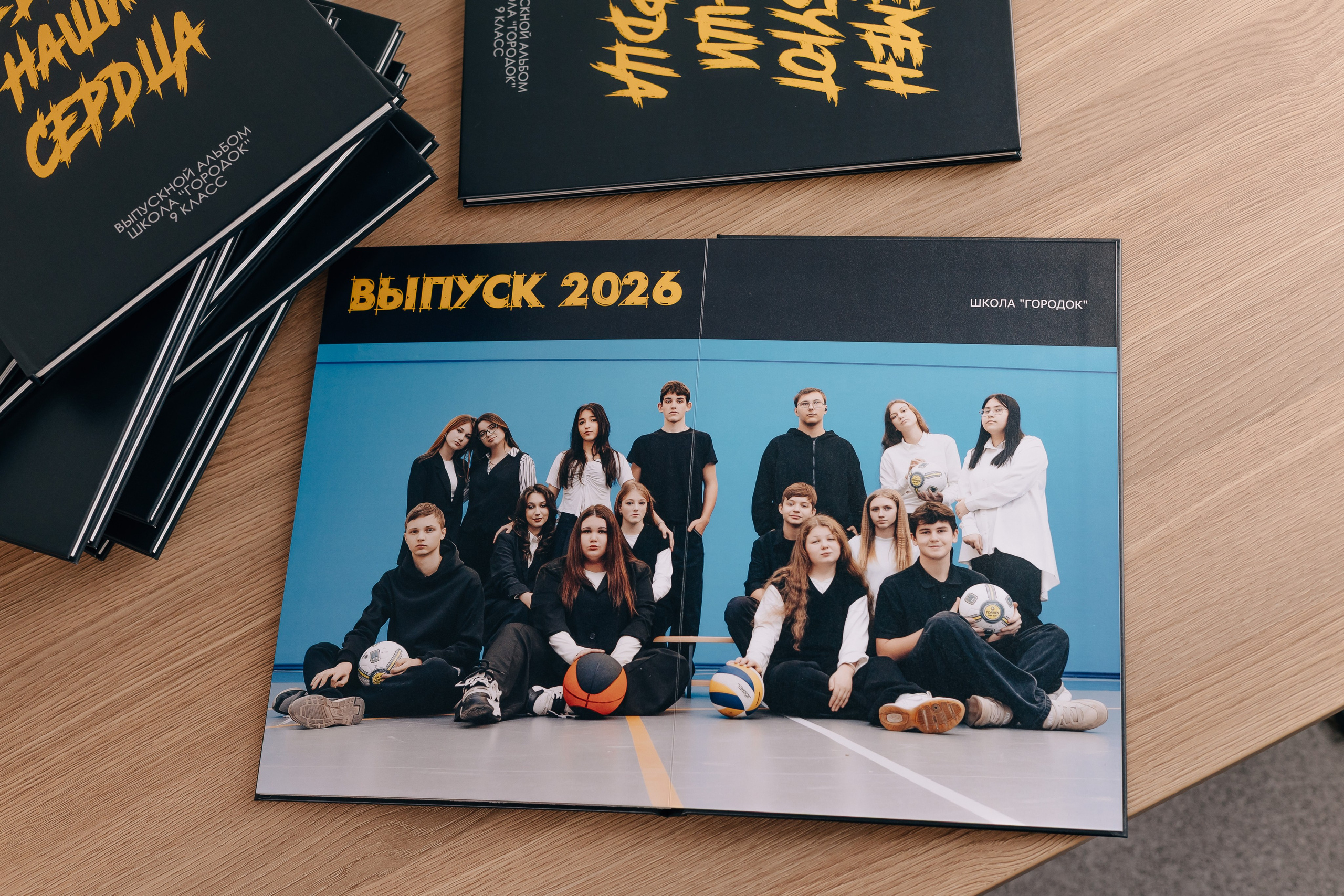 5 разворотов внутри. Выпускные альбомы в Луге/Школьные съёмки