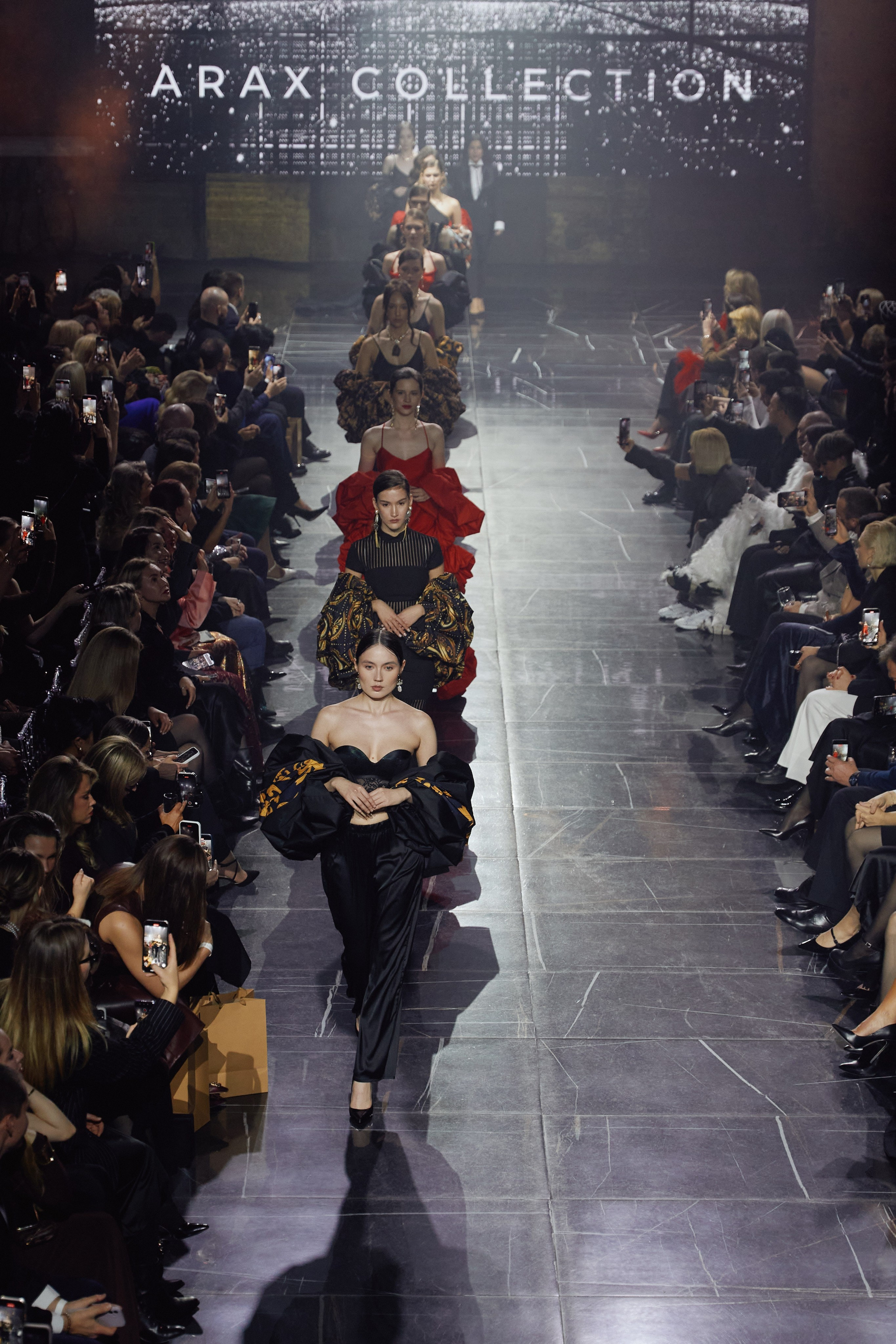 Показ KAMERGER | ODETTA. Свадебный фотограф и видеограф из Санкт-Петербурга Агарков Никита