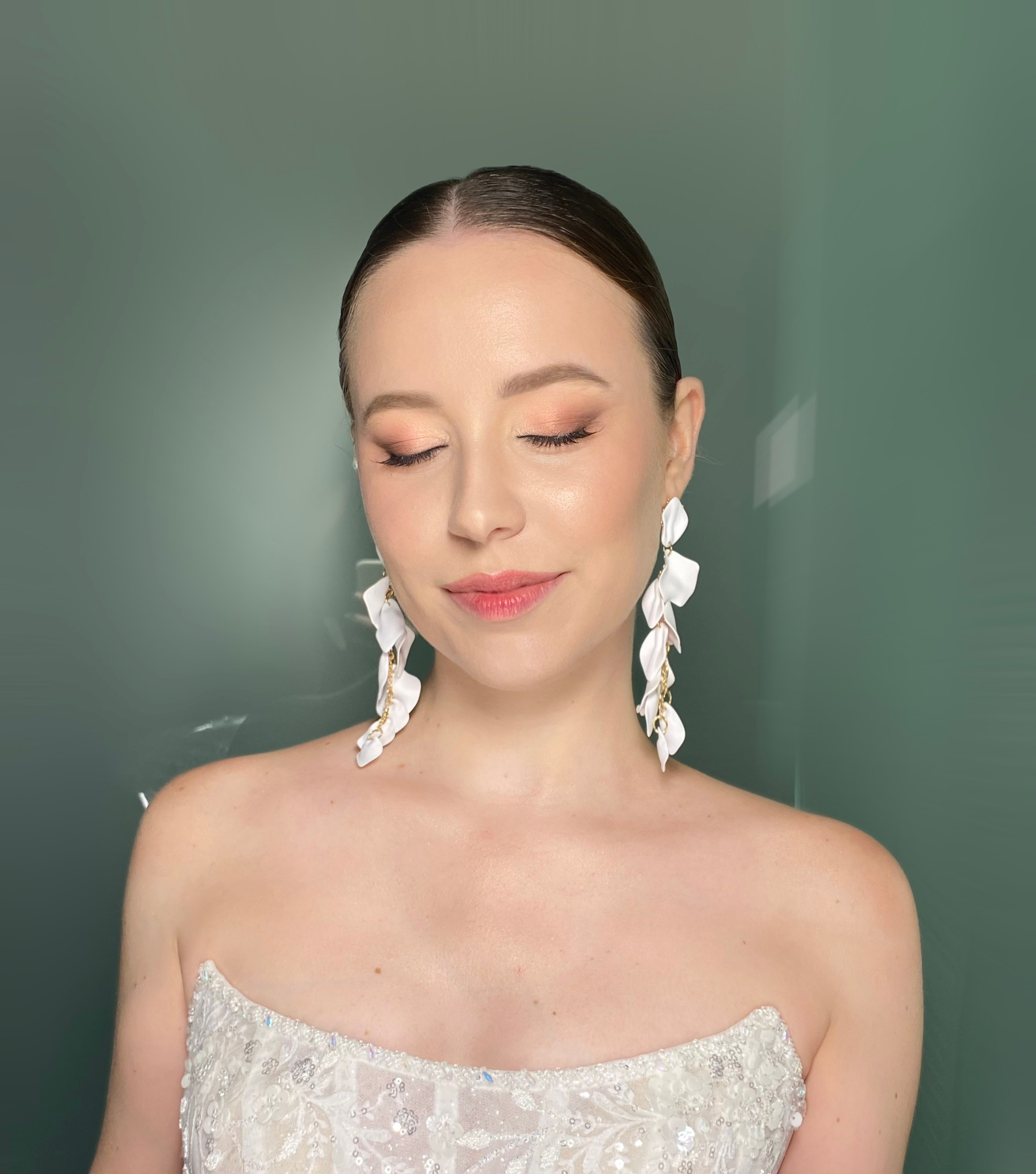 Свадебный образ макияж для невест Москве. СВАДЕБНЫЙ ВИЗАЖИСТ-СТИЛИСТ В МОСКВЕ ПРИЧЕСКИ МАКИЯЖ БРОВИ ВЫЕЗД