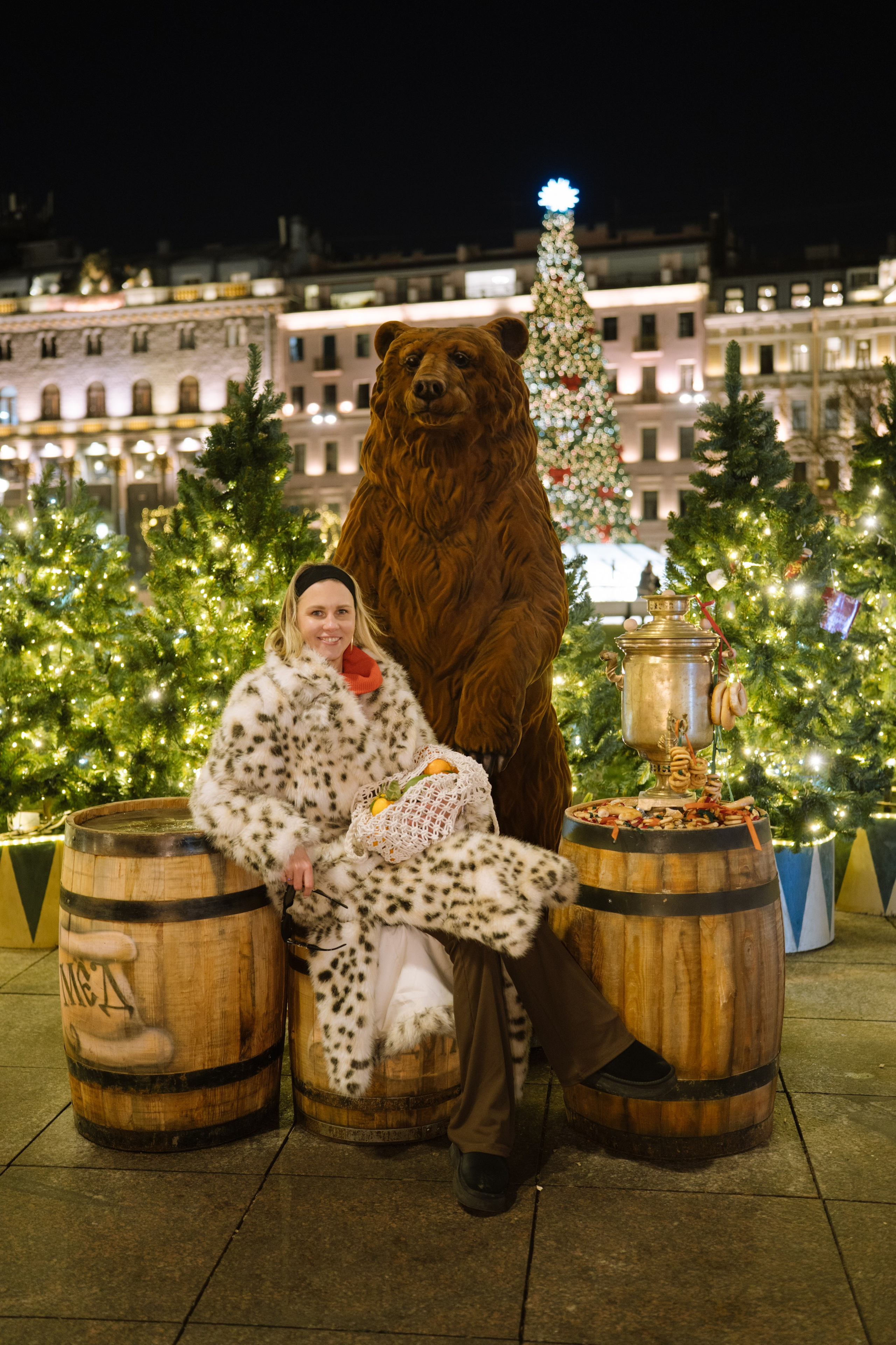 ПРОГУЛКА НА МАНЕЖНОЙ ПЛОЩАДИ ДЛЯ ДЕВУШКИ ПЕРЕД НОВЫМ ГОДОМ (НОВОГОДНЯЯ ФОТОСЕССИИЯ НА МАНЕЖНОЙ ПЛОЩАДИ). Профессиональный фотограф, Санкт-Петербург — Виктория Богомолова