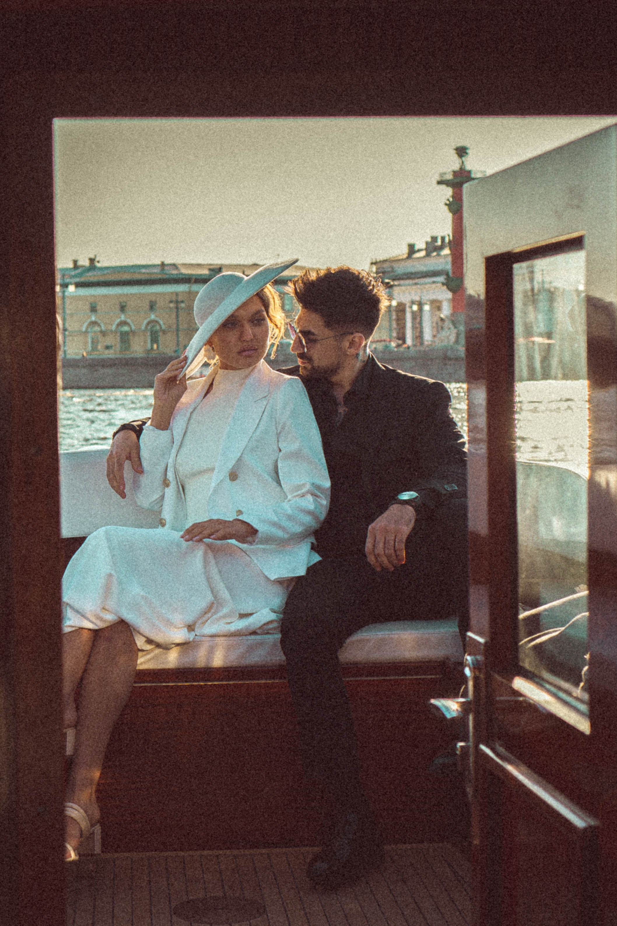 СВАДЕНБНАЯ СЬЕМКА НА КАТЕРЕ ПО КАНАЛАМ САНКТ-ПЕТЕРБУРГА И В АКВАТОРИИ НЕВЫ. Профессиональный фотограф, Санкт-Петербург — Виктория Богомолова