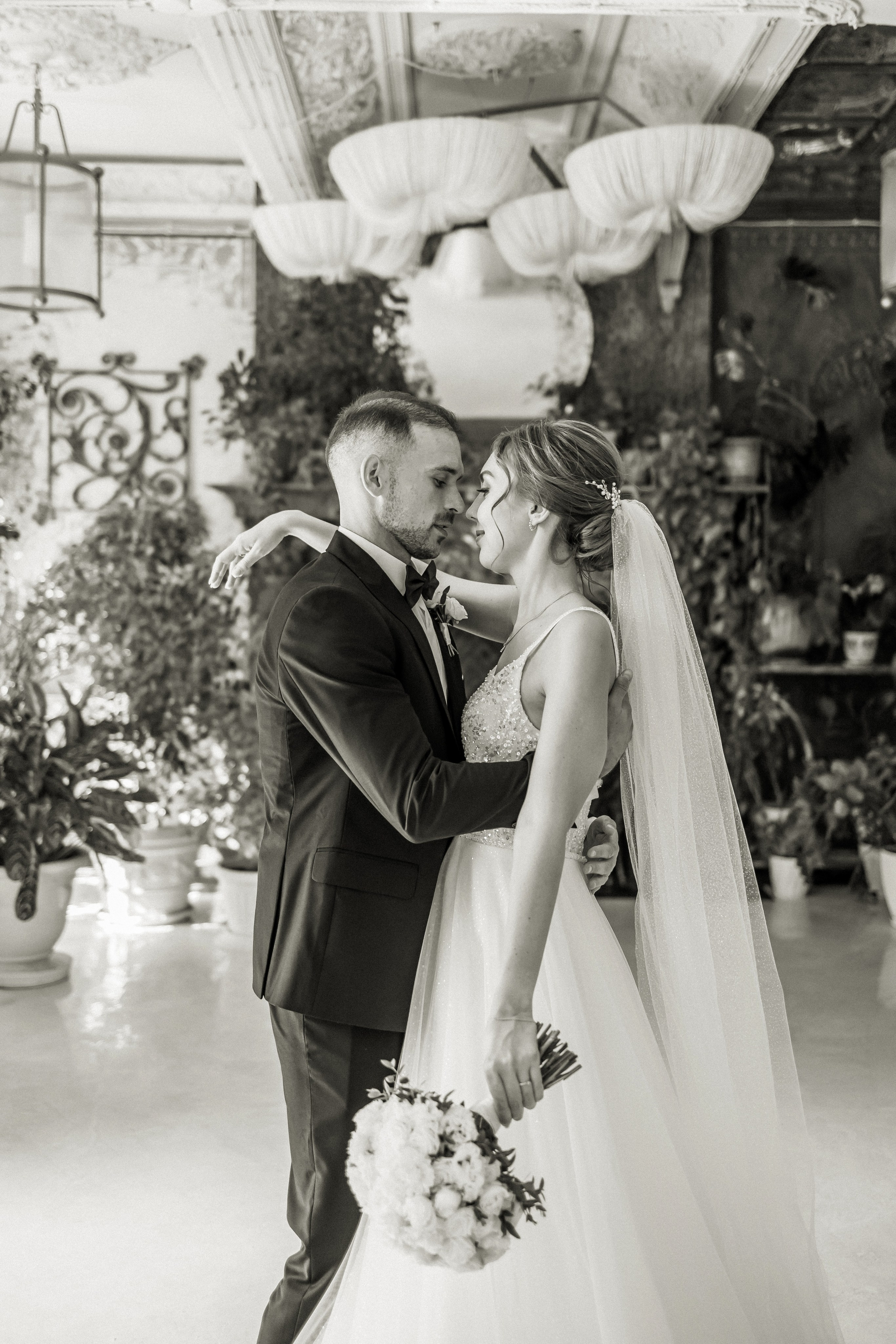 Свадебная прогулка Екатерины и Евгения. Свадебная фотография. Арина Рубах