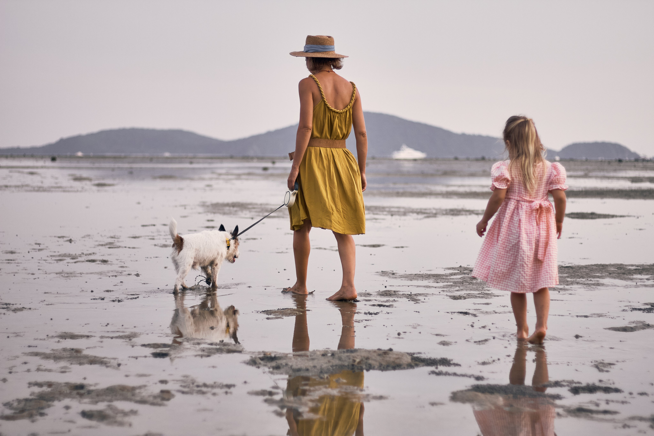 Вечерняя прогулка по пляжу с Джерри. Портретный фотограф Санкт-Петербург
