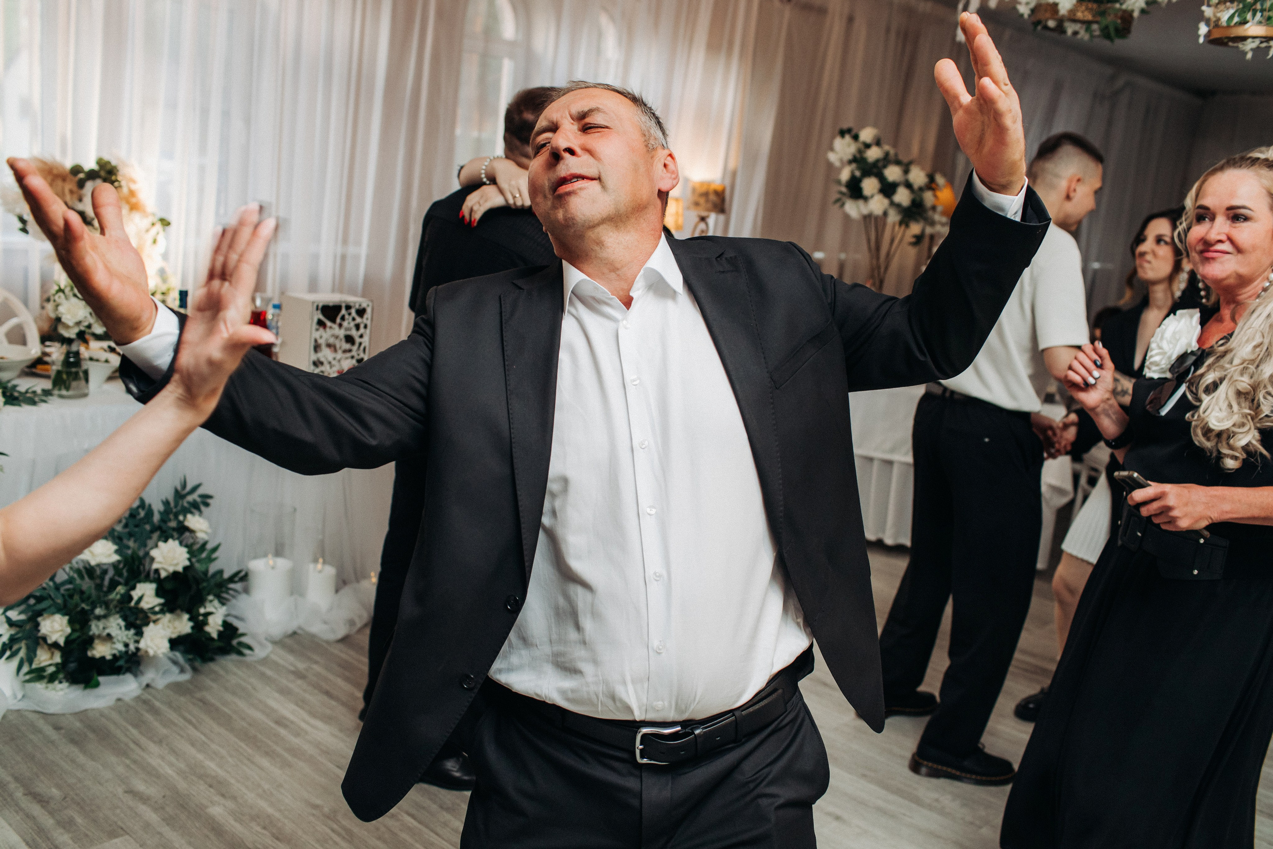 Vlad & Nadya (Saint-Petersburg, Russia). Destination wedding photographer Peter Letu