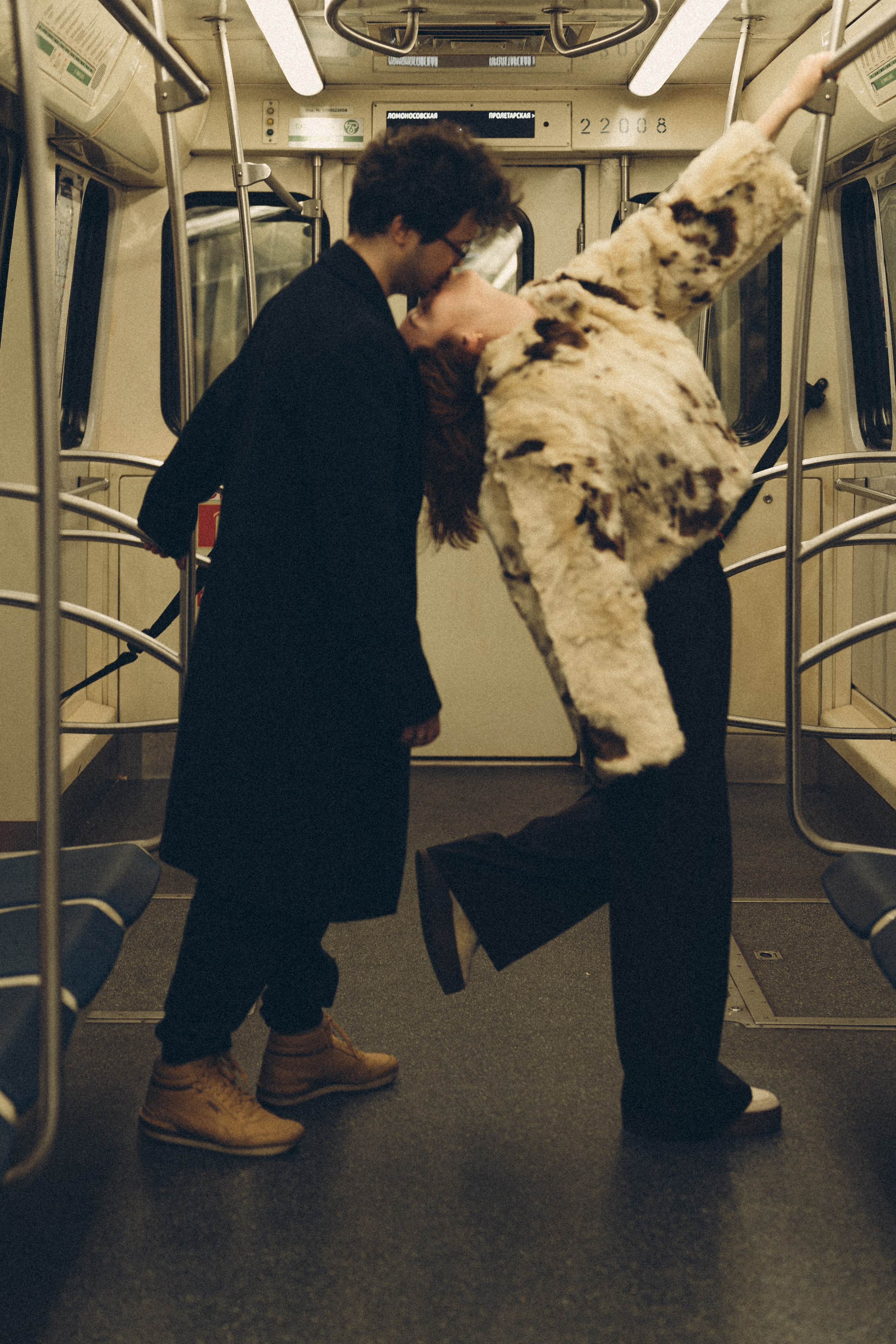НОВОГОДНЯЯ ФОТОСЕСИИЯ ПАРЫ В МЕТРО ЛЮБОВЬ. Профессиональный фотограф, Санкт-Петербург — Виктория Богомолова
