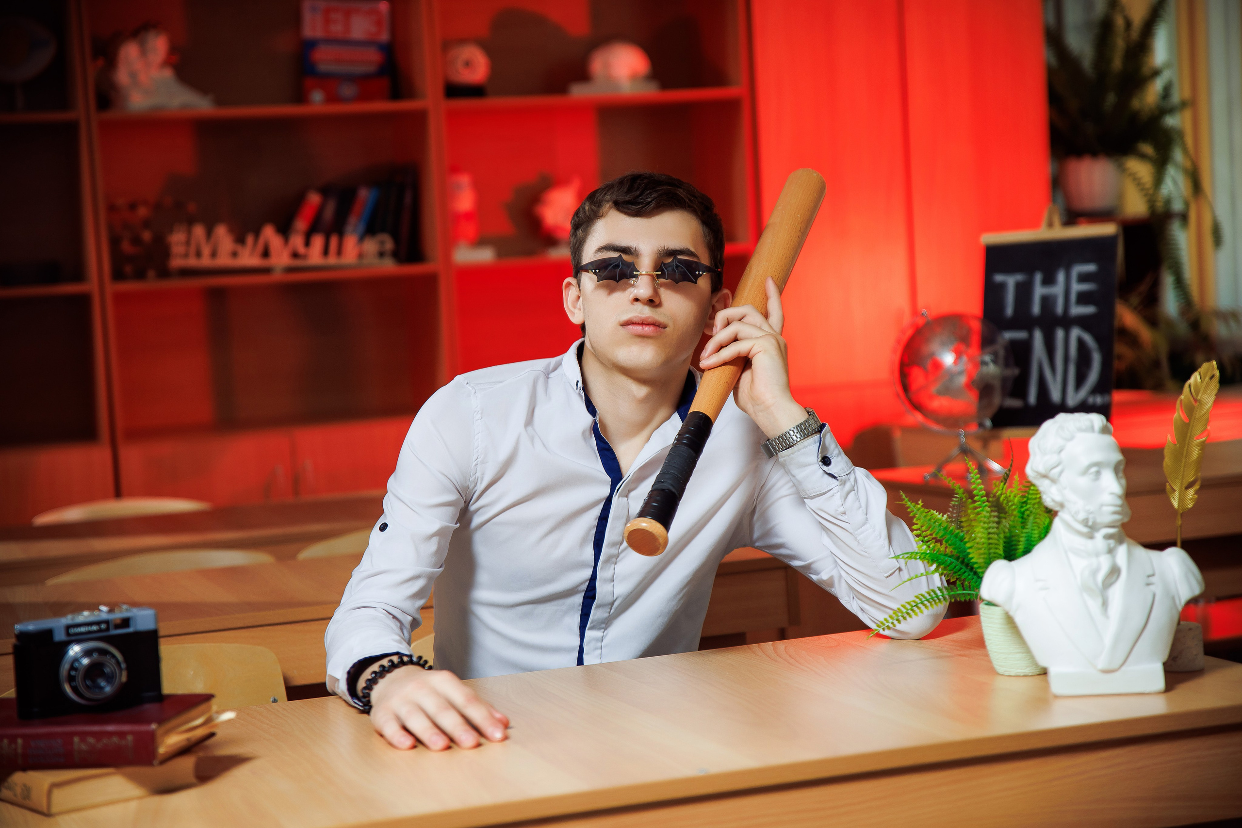 МОДЕРН. Выпускные альбомы в Донецке и ДНР. Фотограф Донецк и ДНР