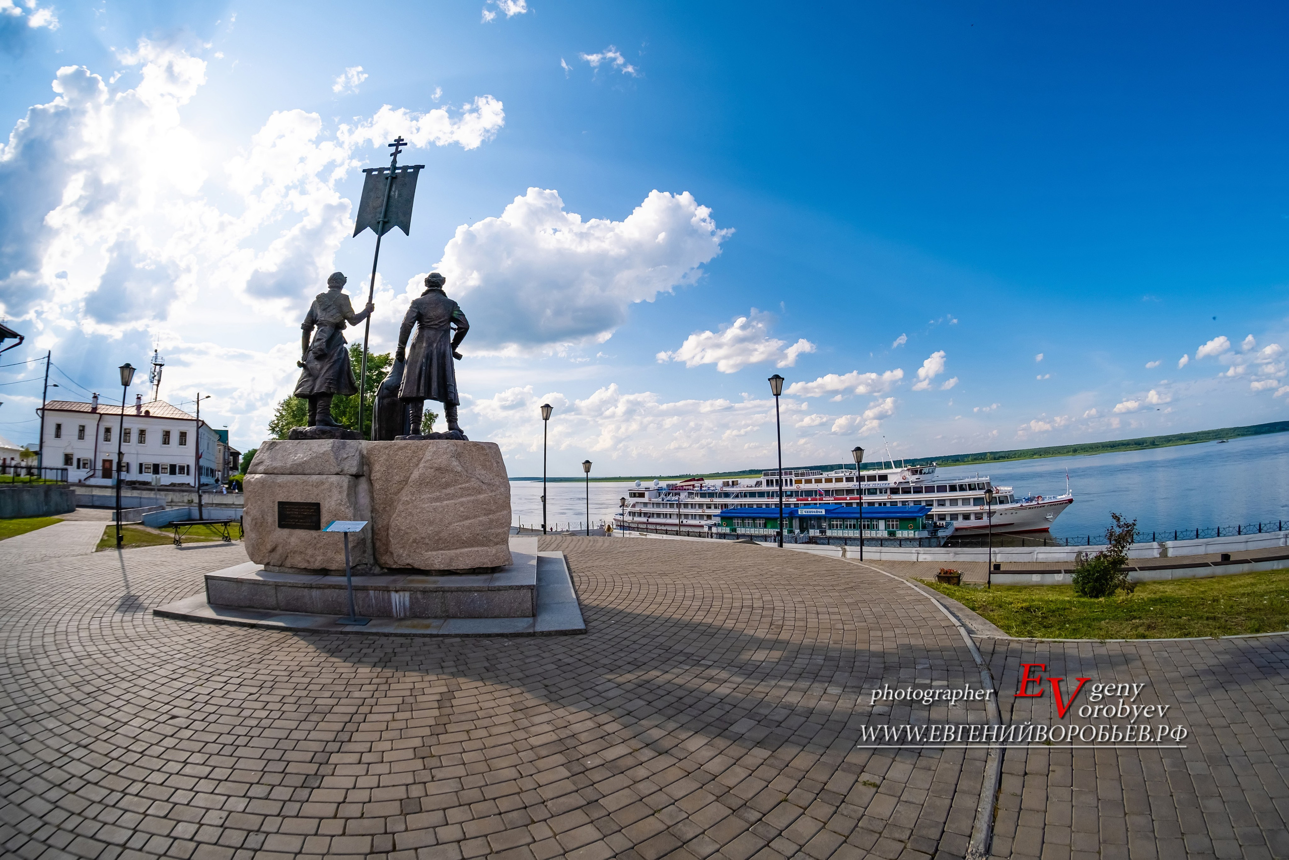 экскурсии Енисейск Красноярск аренда микроавтобуса трансфер индивидуальный тур фото набережная дегустация сибирской кухни интересные места что посмотреть куда сходить что посетить достопримечательности в Енисейске  храм церковь монастырь фототур  цена заказать экскурсию программа маршрут смотровые площадки видовые красивые места путешествие туристический маршрут 