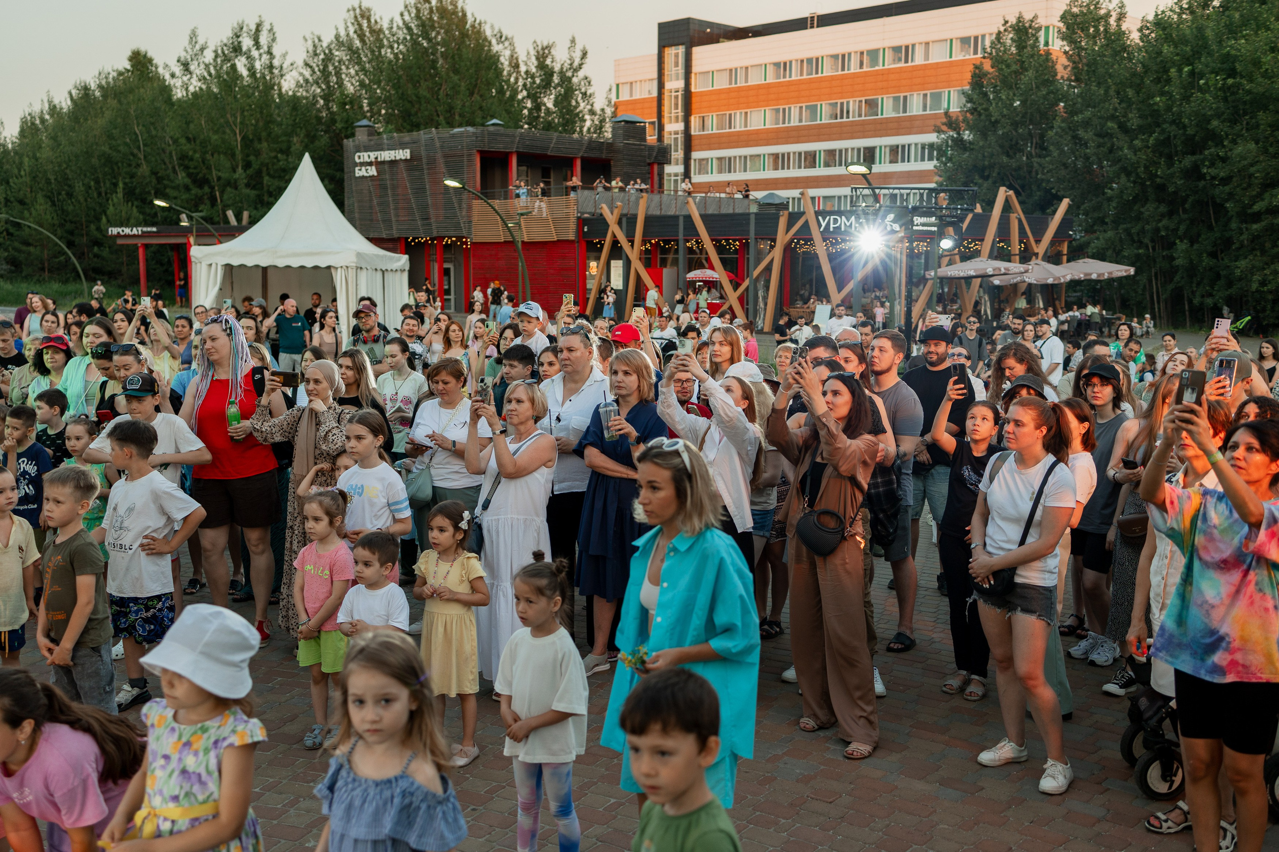 REACTOR Тур. Портретный и репортажный фотограф в Казани Максим Сипачев