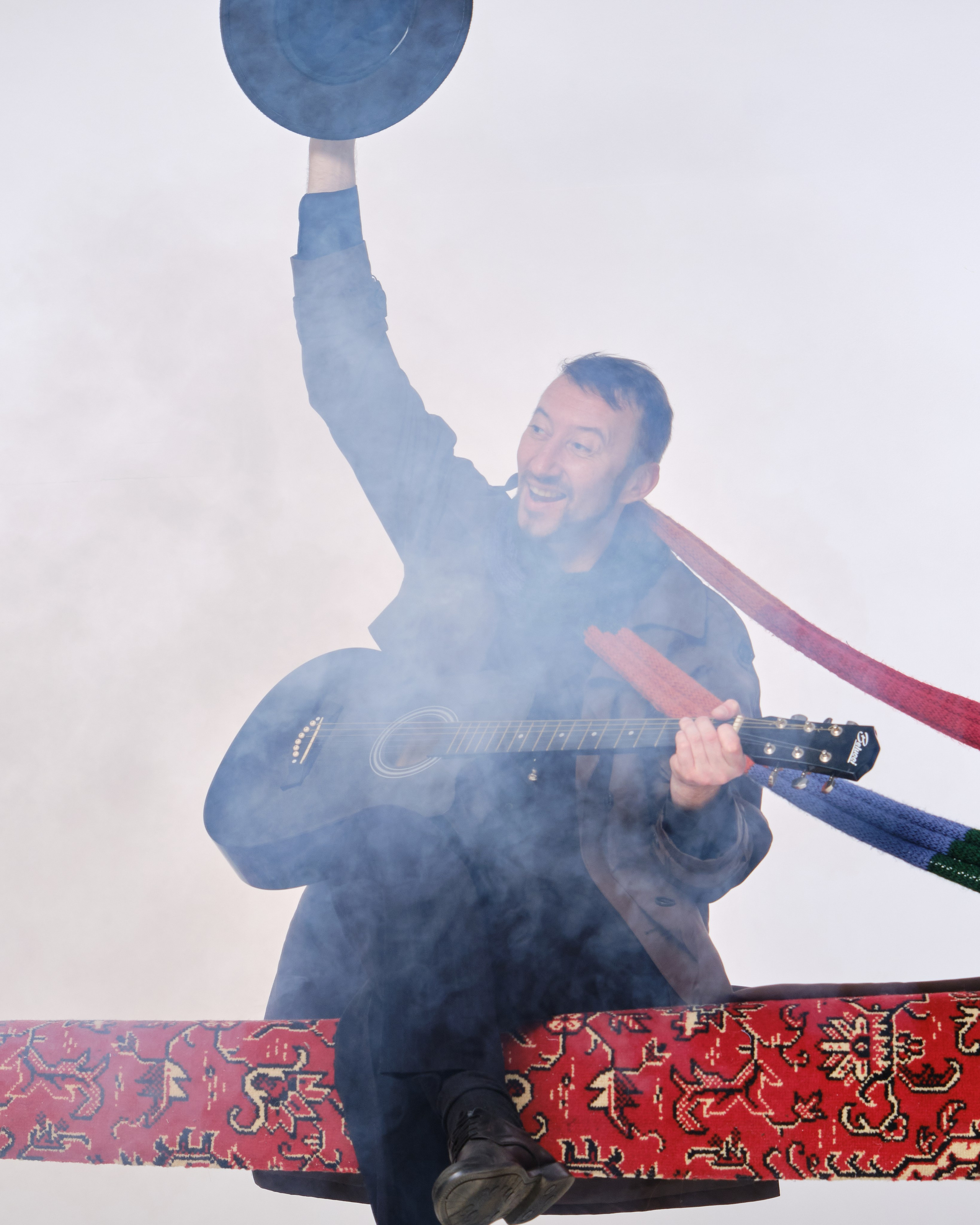 нестандартный мужской портрет в студии в Москве  фотограф Виктория Колышева