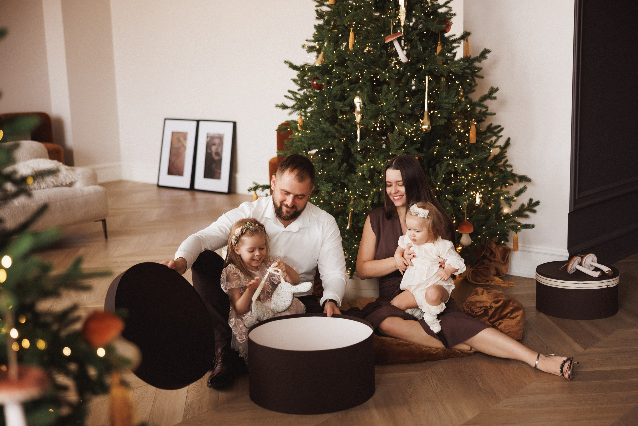 Семейная новогодняя фотосессия в фотостудии «Париж», город Краснодар. Семейный и детский фотограф в Краснодаре Анна Трашкова