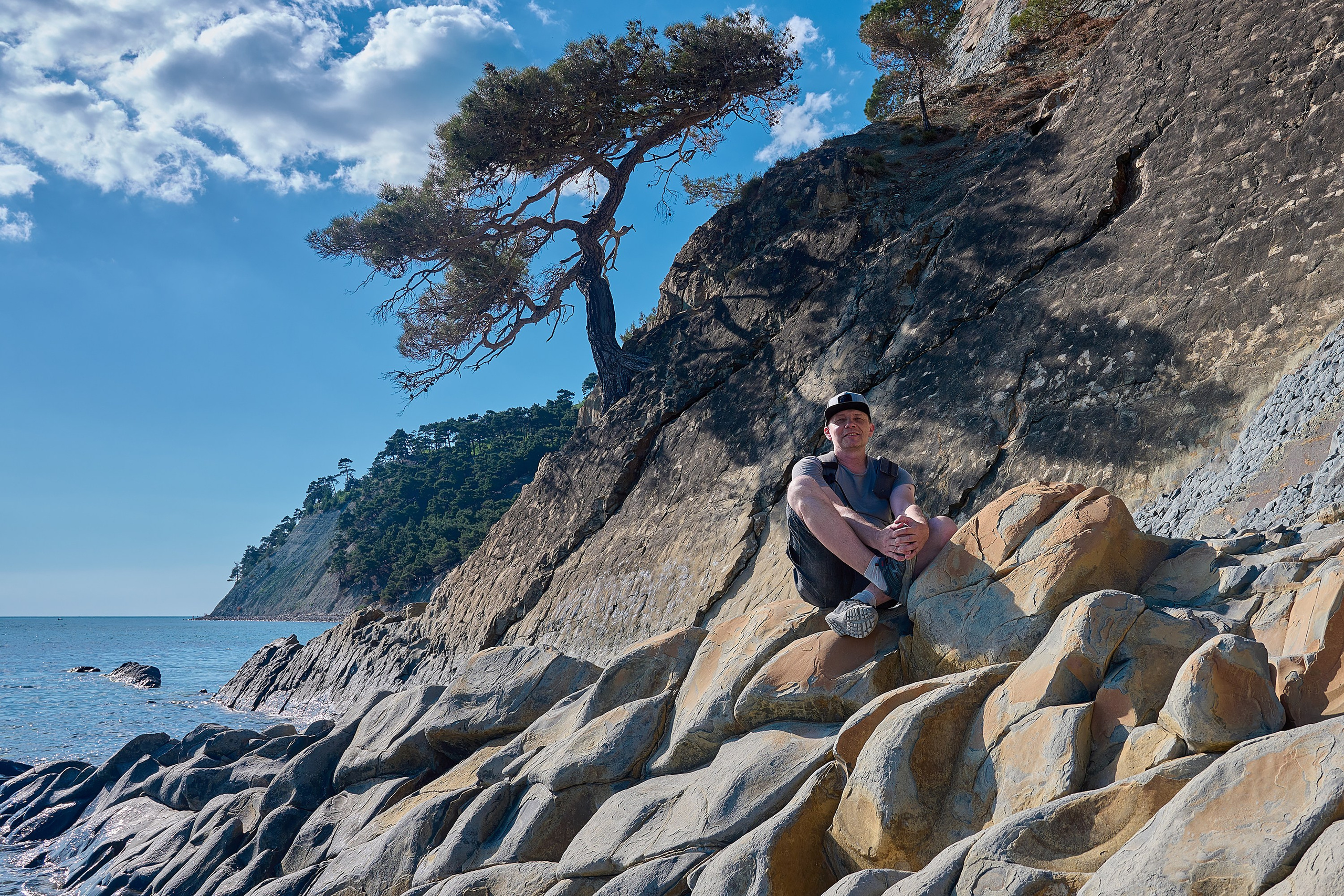 Краснодарский край, Геленджик, Новороссийск, Черное море, поселок Джанхот, пляж, скала Черепаха, сосна