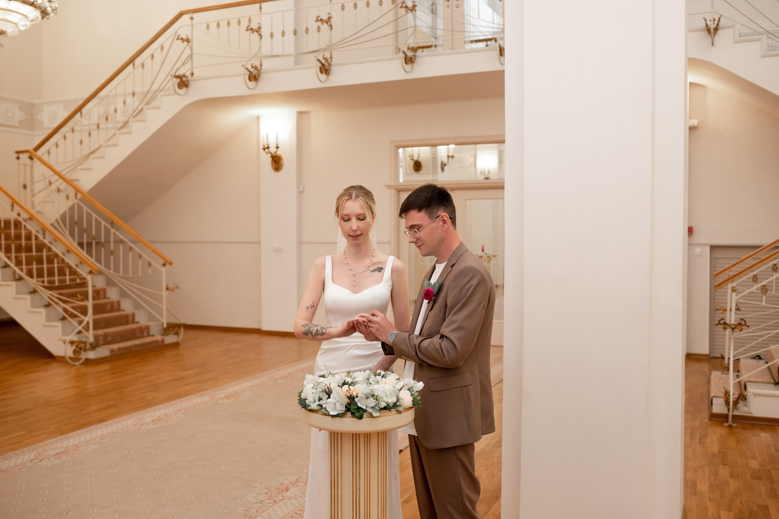 Свадебная фотосессия во дворцах Петербурга. Свадебный фотограф Кирилл Белый