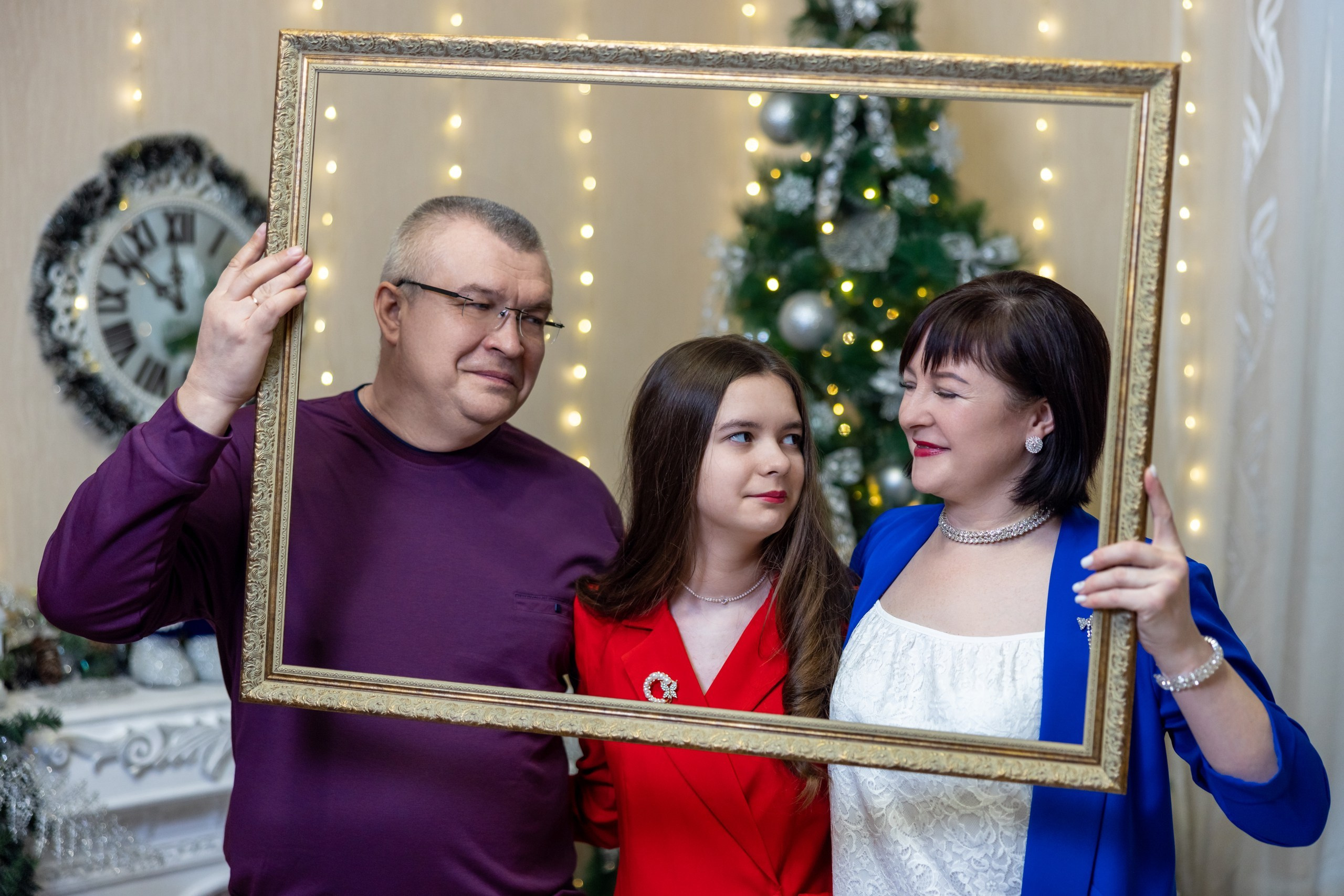 Семейная новгодняя фотосъемка у ёлки и камина. Фотограф в Туле Крупский АнДРей. Фотостудия «КАДР71» в Туле