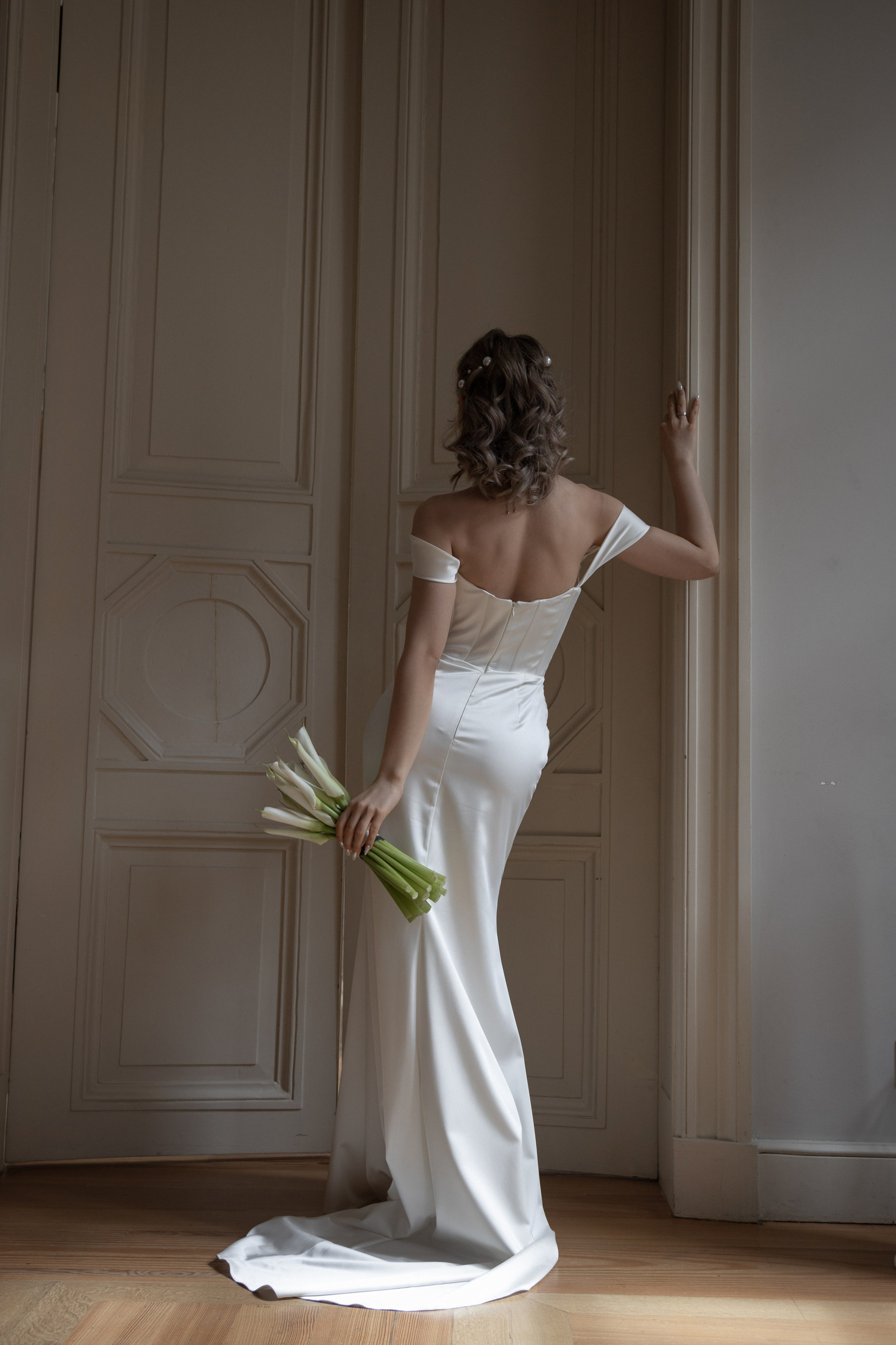 Невеста в ЗАГСе в ободняке Муравьёвых-Апостолов. Свадебный фотограф Гладков Дмитрий.