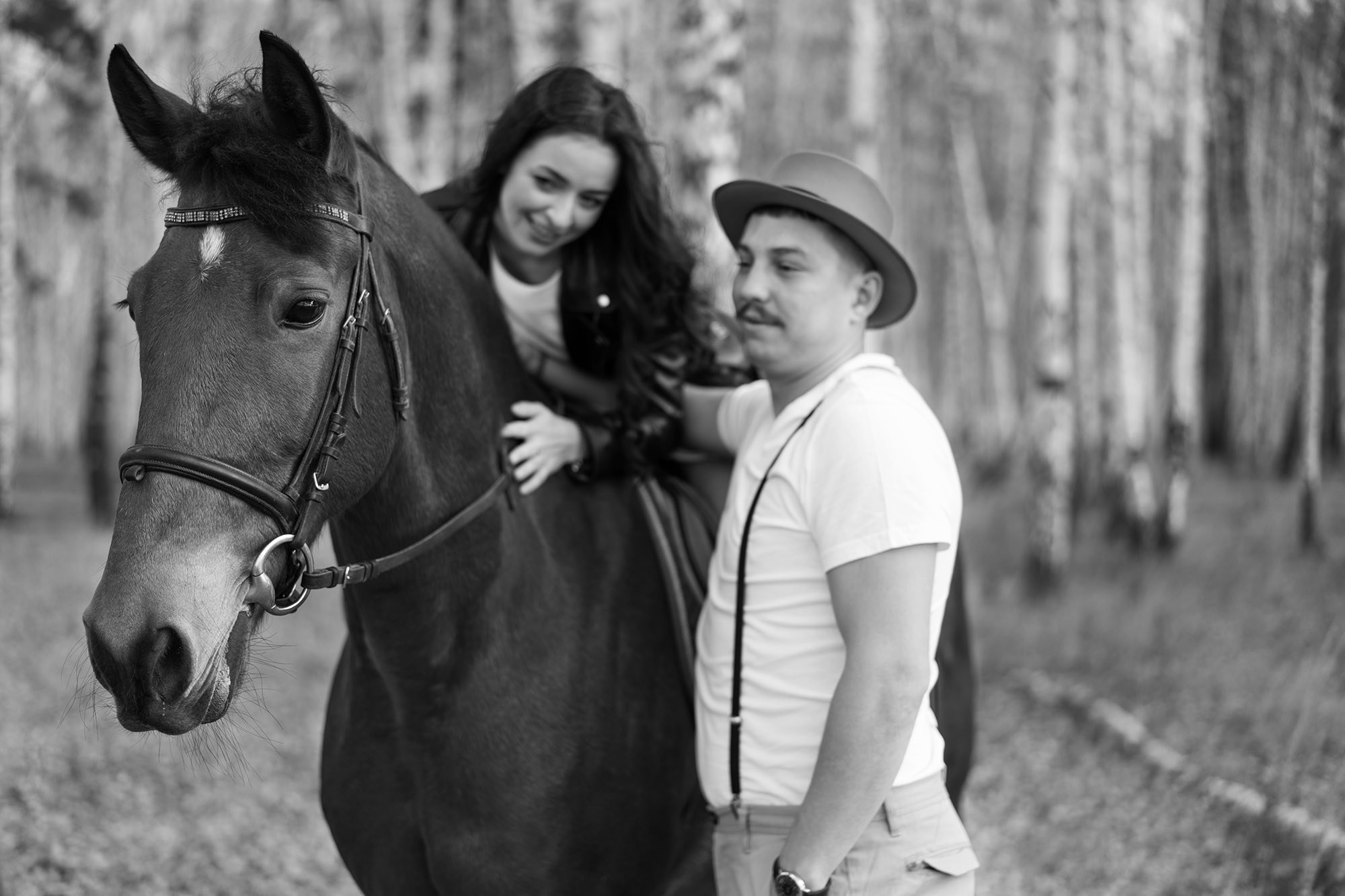 Фотосессия влюбленных в конюшне. Фотограф Екатеринбург Кокшарова Александра