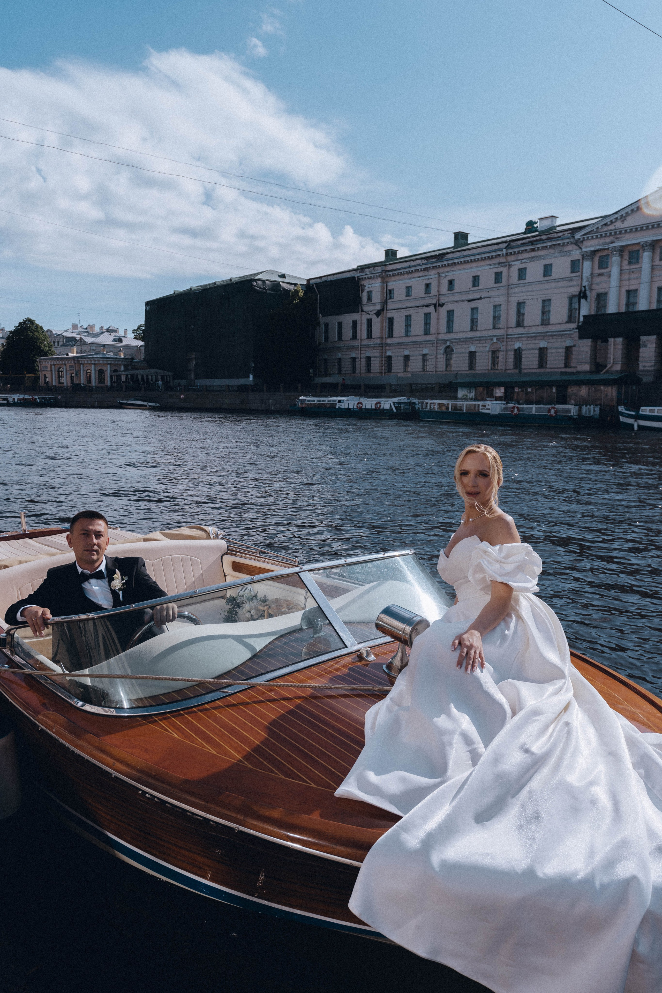СВАДЕНБНАЯ СЬЕМКА НА КАТЕРЕ ПО КАНАЛАМ САНКТ-ПЕТЕРБУРГА И В АКВАТОРИИ НЕВЫ. Профессиональный фотограф, Санкт-Петербург — Виктория Богомолова