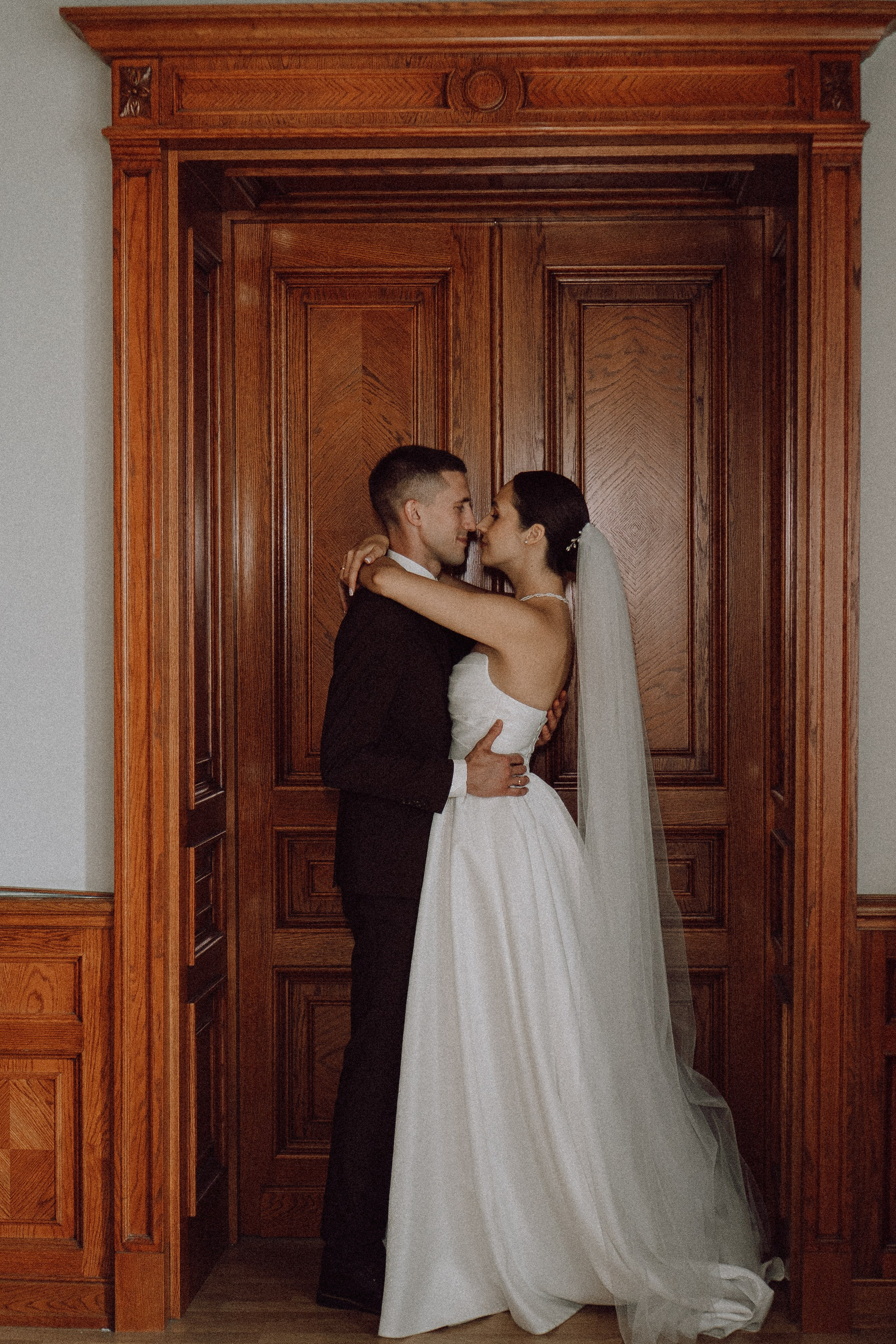 СВАДЕБНАЯ ПРОГУЛКА В САНТК-ПЕТЕРБУРГЕ (ИСАКИЕВСКИЙ СОБОР, ЗИМНЯЯ КАНАВКА, ЭРМИТАЖ И БОЛЬШАЯ МОРСКАЯ УЛИЦА). Профессиональный фотограф, Санкт-Петербург — Виктория Богомолова