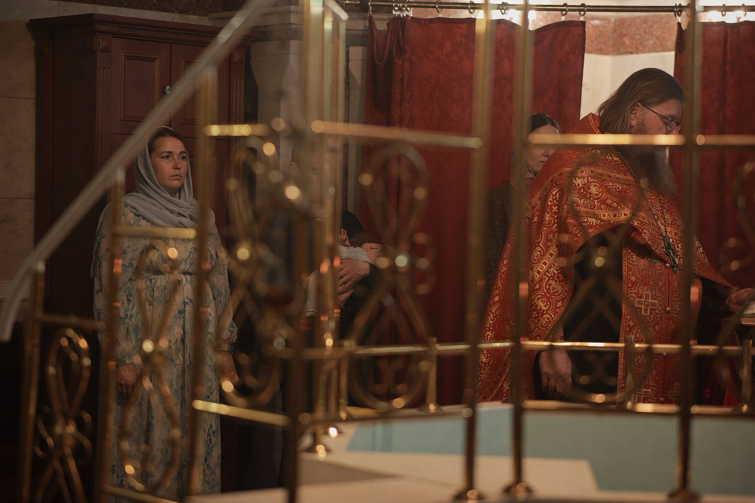 Съемка таинства крещения в Храме на Крови. Работа фотографа и видеографа с соблюдением церковного этикета и протокола. Илья Антропов, Екатеринбургская епархия.