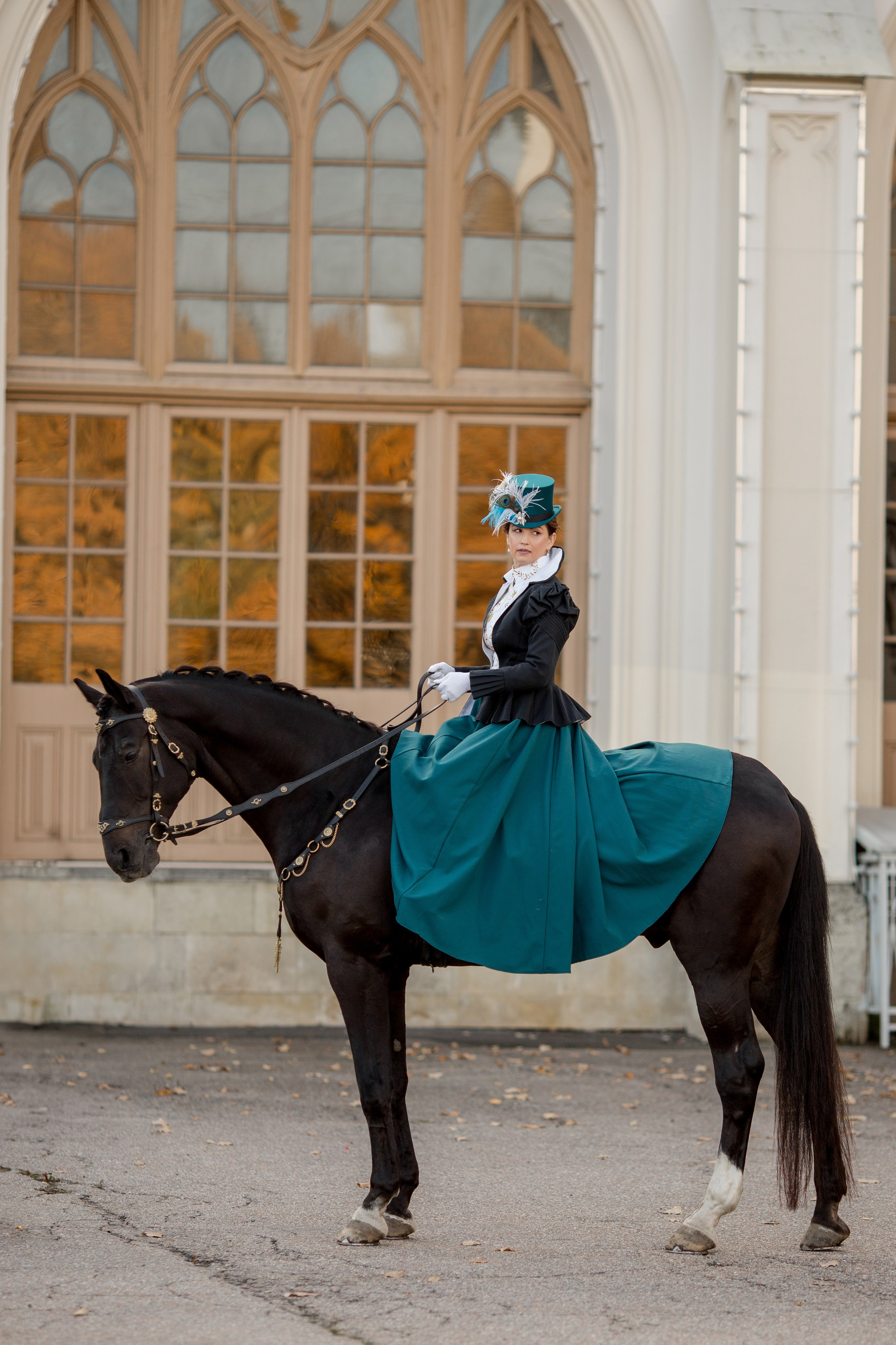 Фотосессия с лошадью в историческом стиле