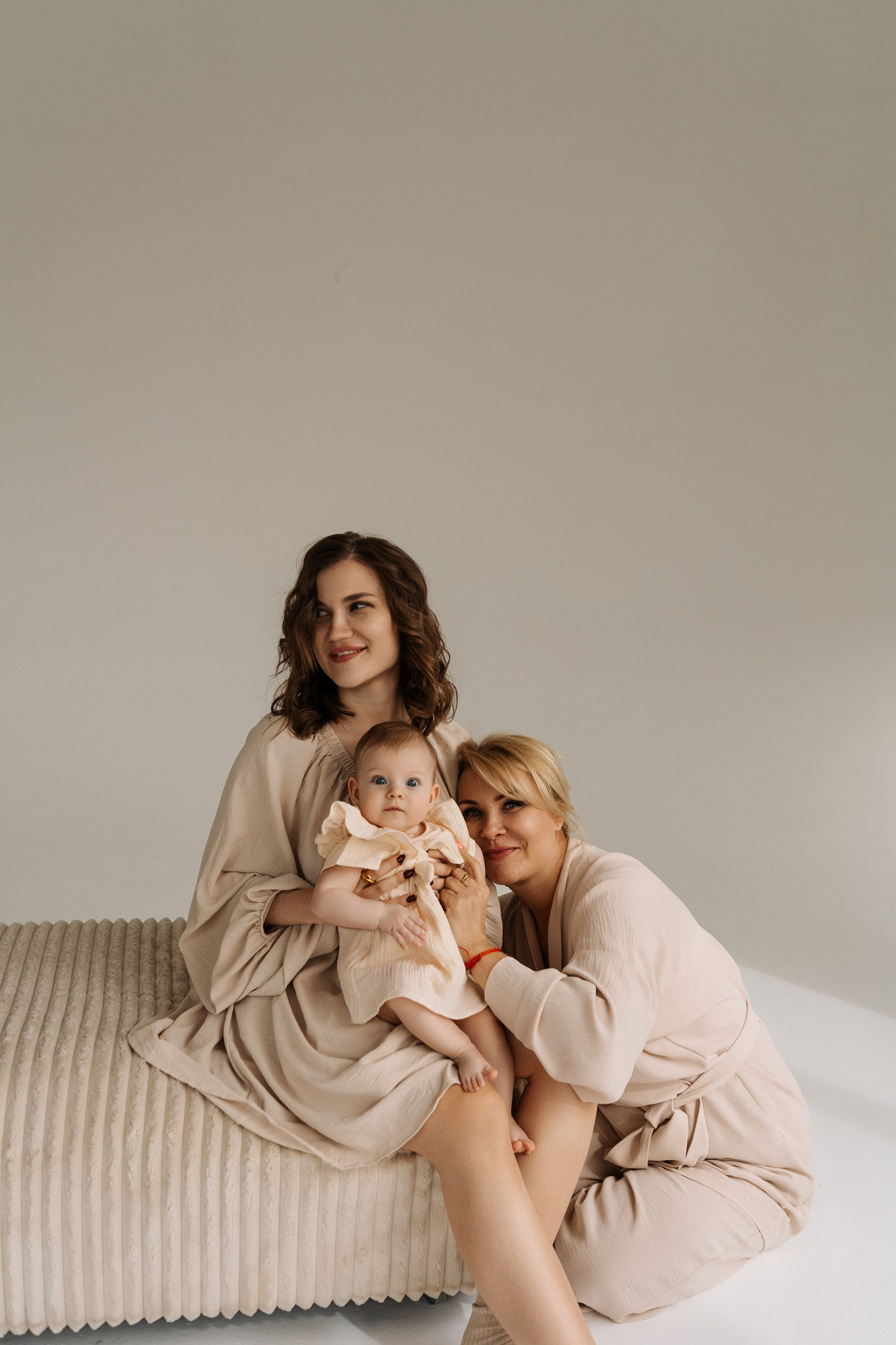 Семейная фотосессия в студии в Москве, семейный фотограф Анна Полушина. Свадебный фотограф в Москве Анна Полушина