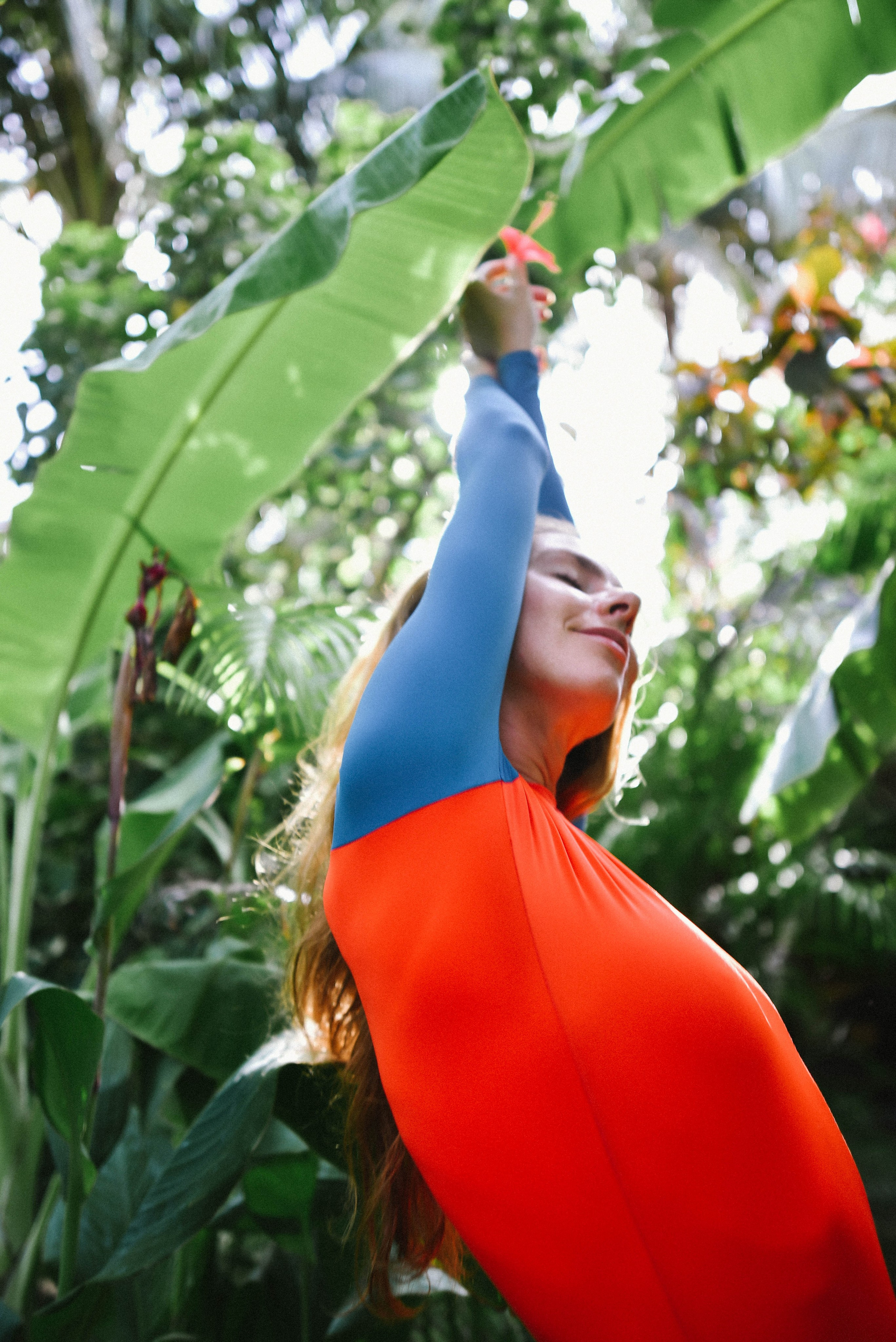 Съемка серфинга с воды в Аругам Бэй | Девушка на волнах восточного побережья. Фотограф на Шри-Ланке