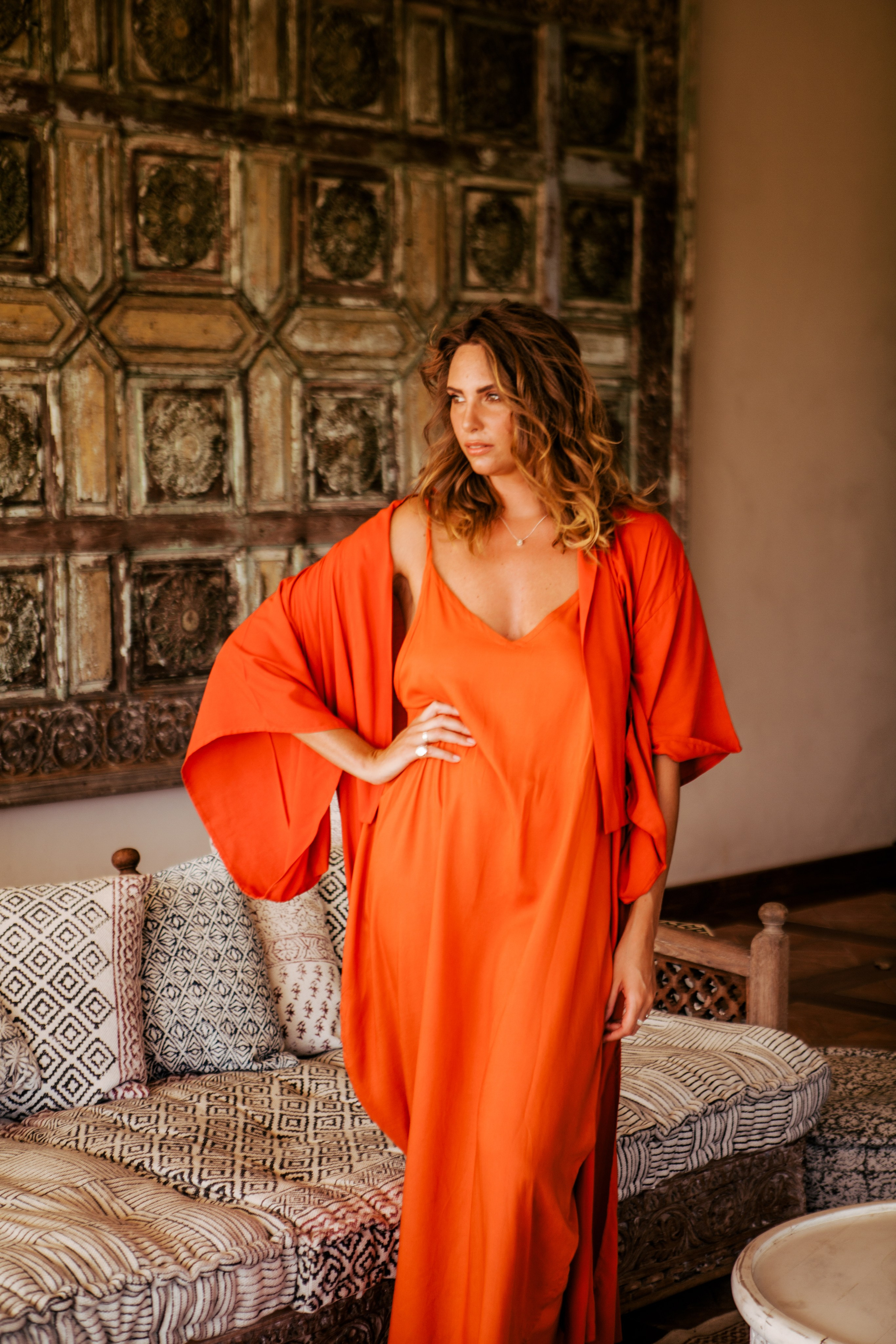 Девушка в красном платье в отеле Malabar Hill — Роскошная портретная съемка | Шри-Ланка. Фотограф на Шри-Ланке