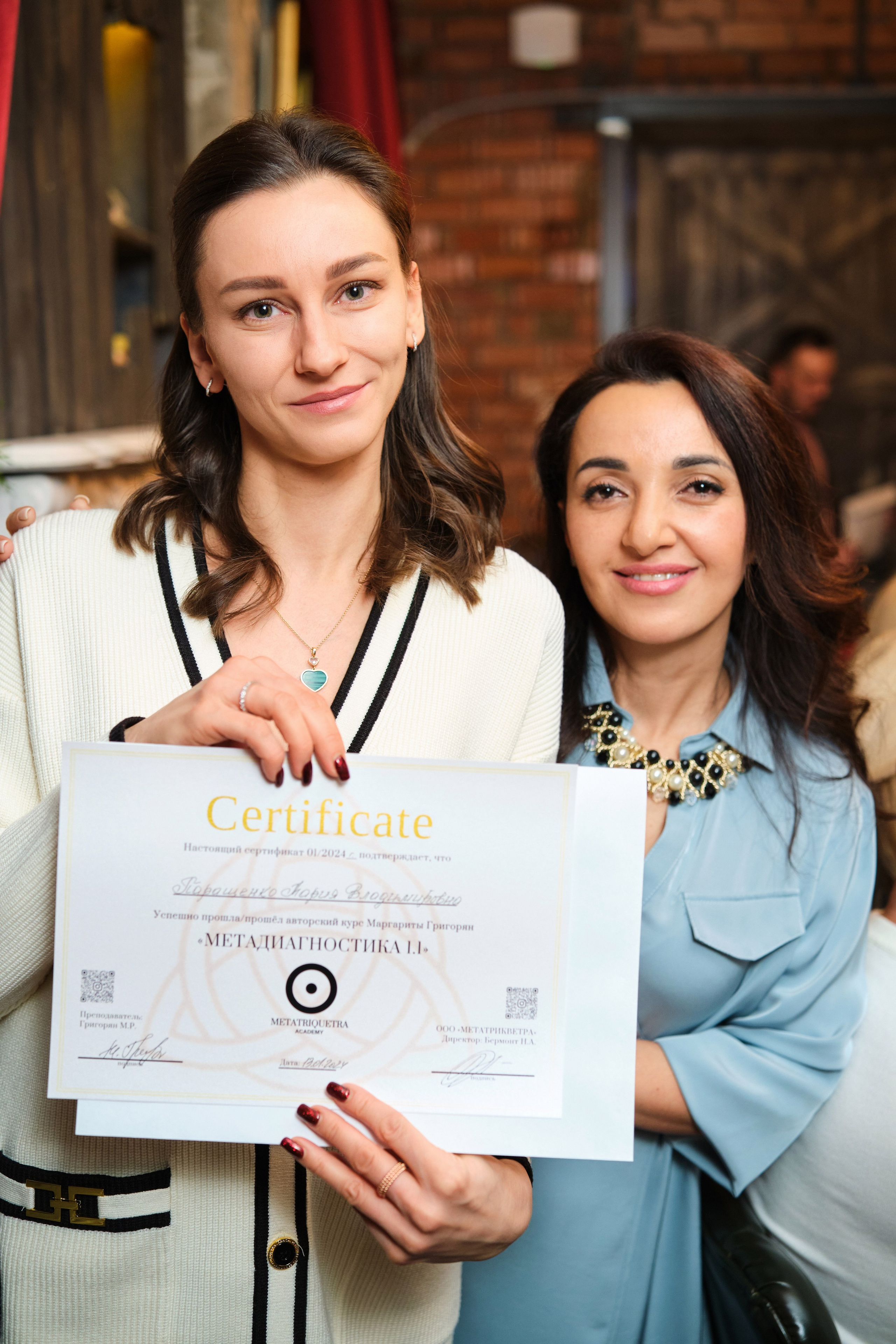 Фотосъёмка выпускного школы «Метатрикветра» в гастропабе «Особняк. Репортажный фотограф Дмитрий Литвинский. Минск, Беларусь, мир