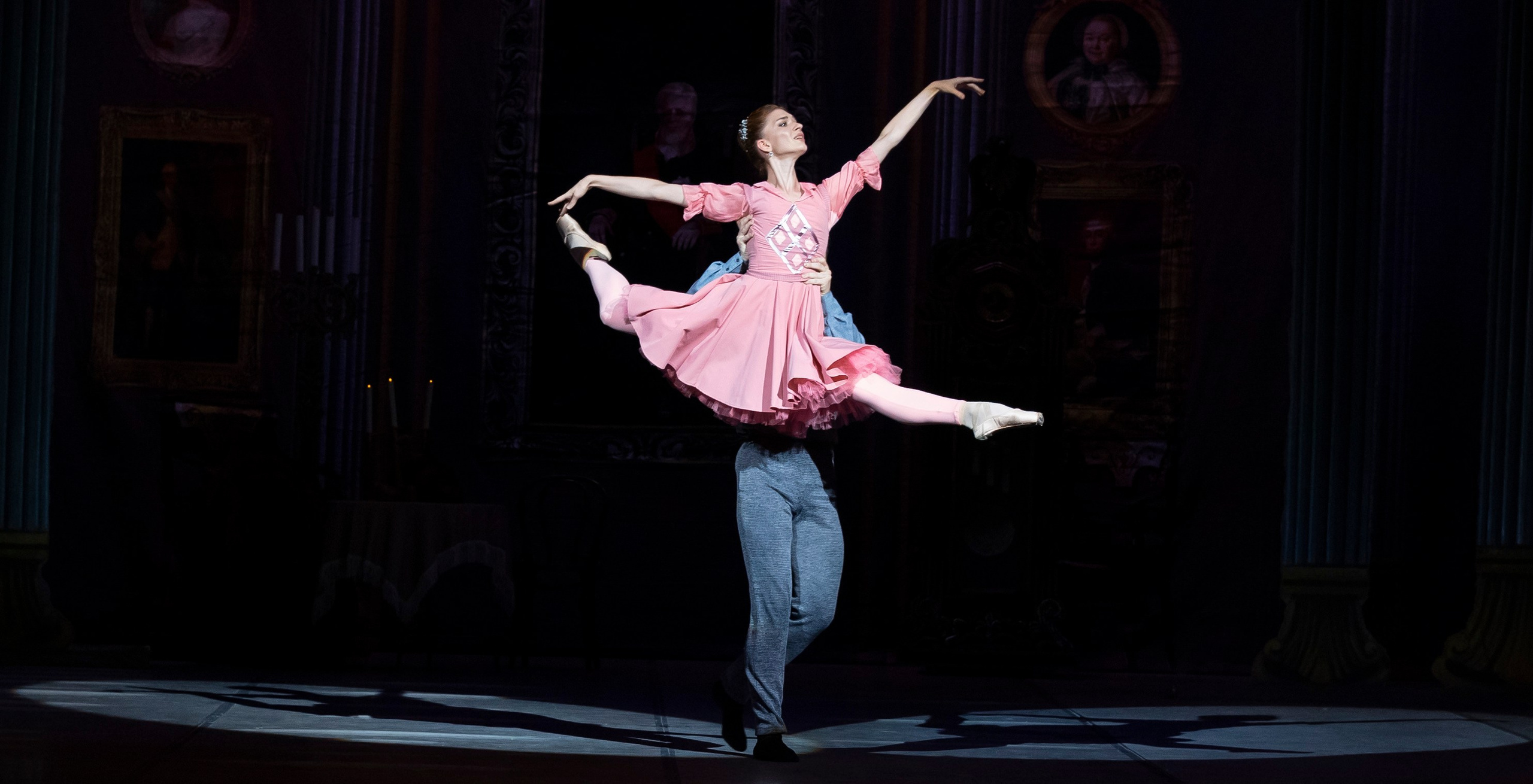 Продавец игрушек Воронежкского театра оперы и балета для Летних балетных сезонов. Балетный фотограф Москва Майоров Николай