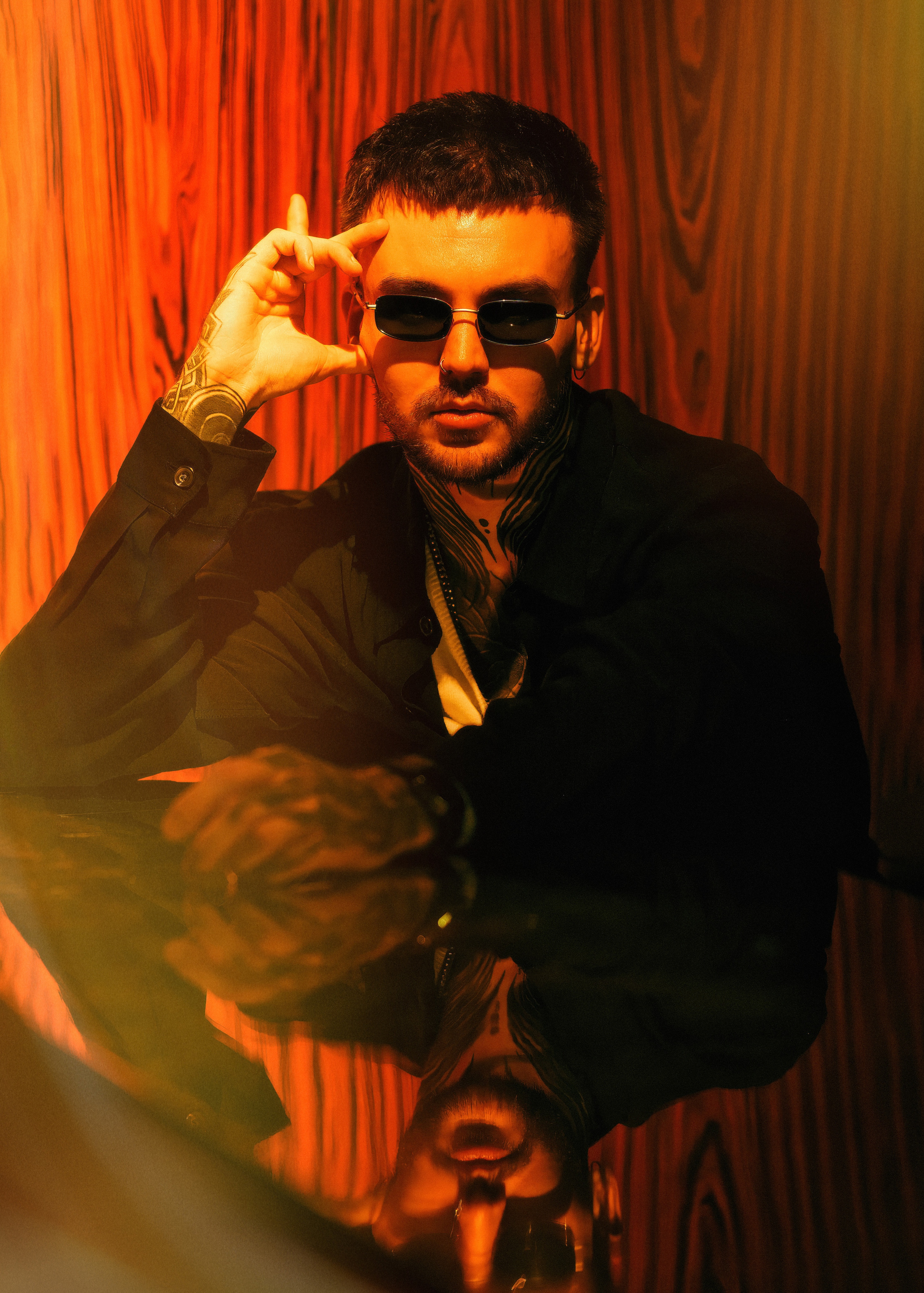 Мужская фотосессия с неоном. Бизнес, мужской фотограф в Краснодаре | Аксёнов Алексей Владимирович