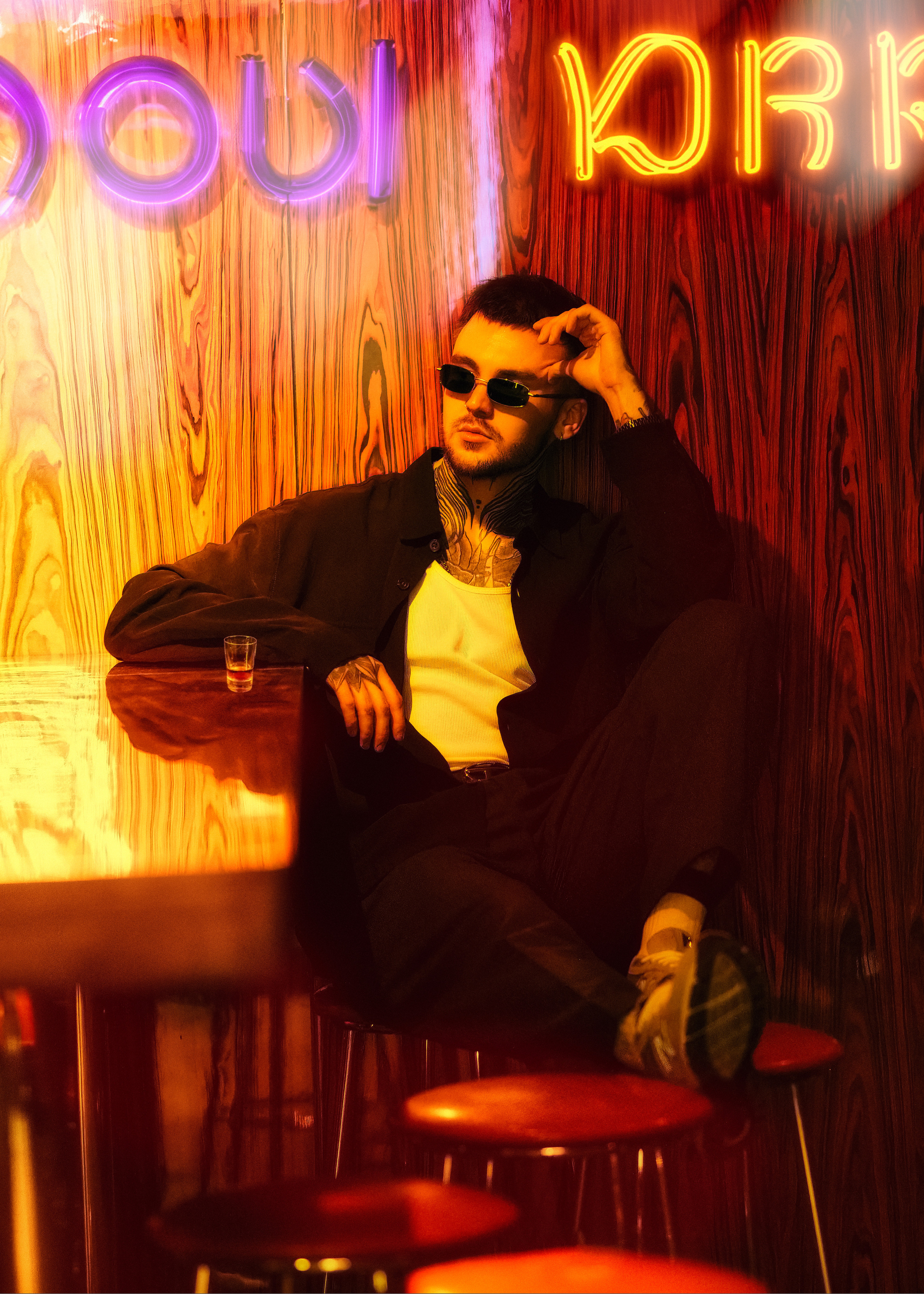 Мужская фотосессия с неоном. Бизнес, мужской фотограф в Краснодаре | Аксёнов Алексей Владимирович