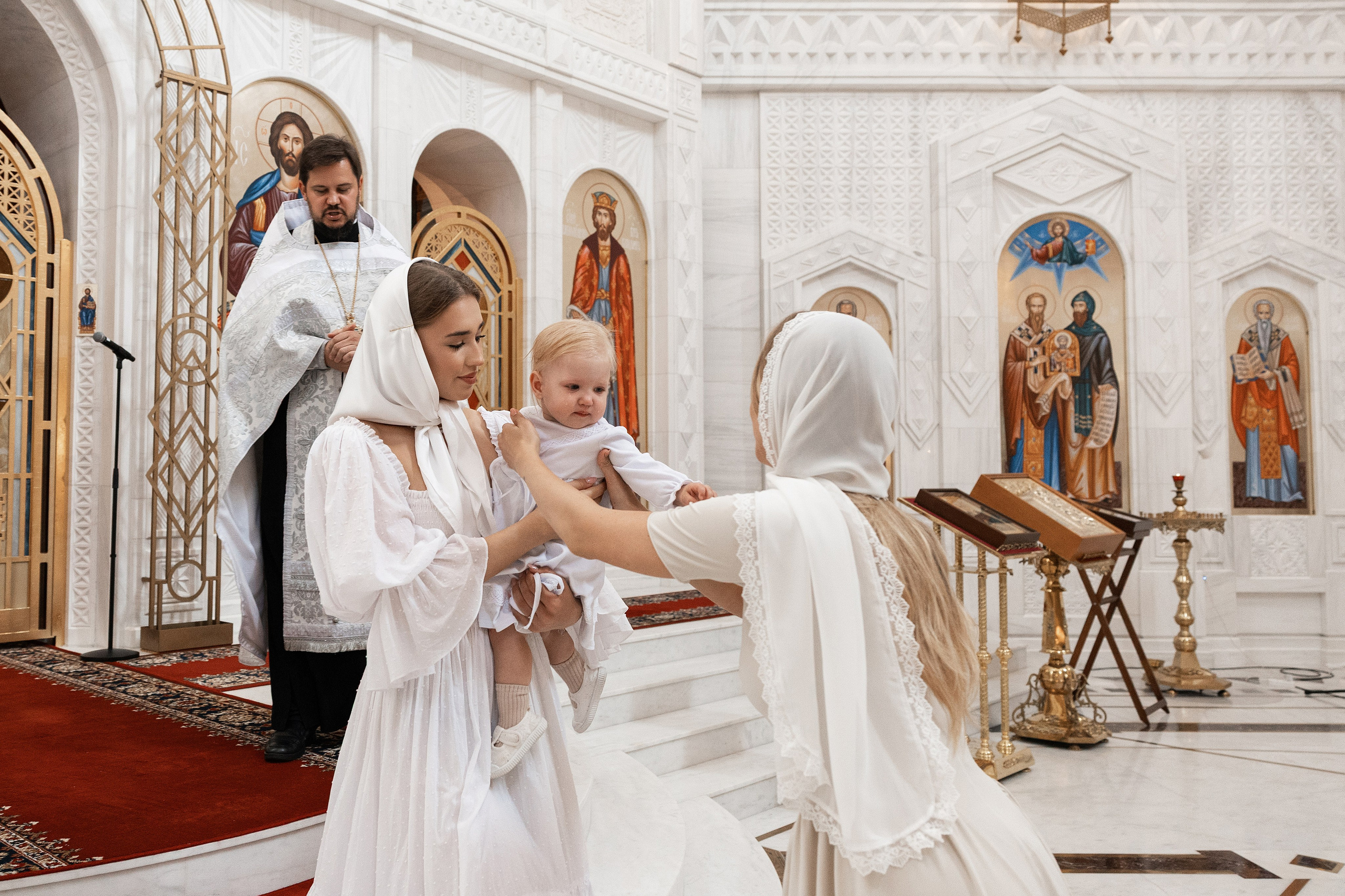 Крещение Аделины. Фотограф Крещение, Выписка москва