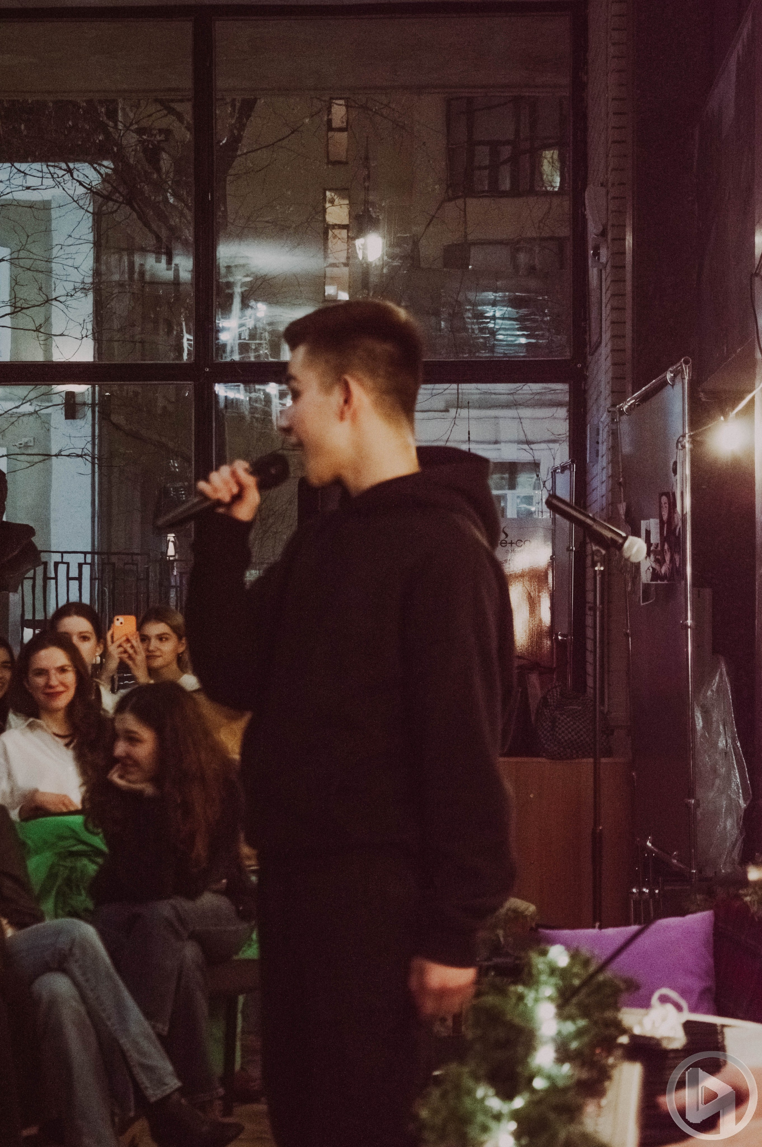 Квартирник MSLU STUDLIFE. Фотограф Анастасия Лощакова в Москве