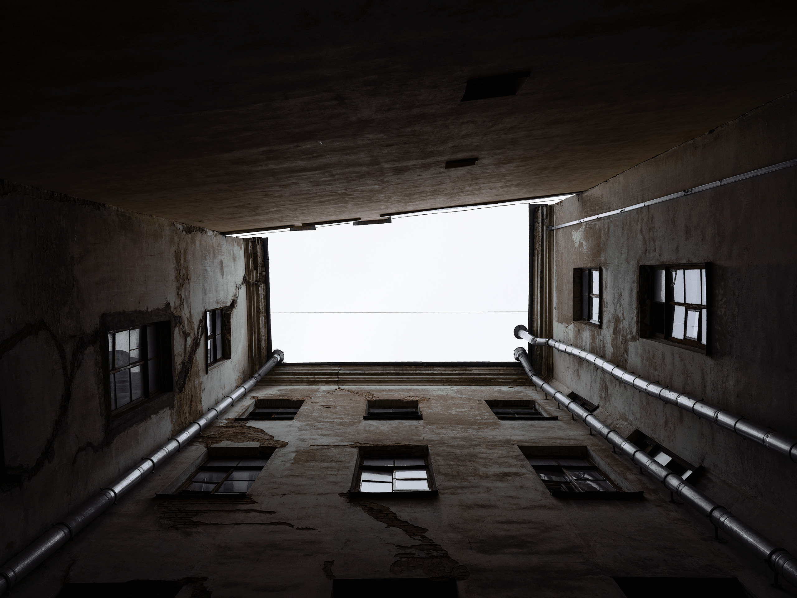 Yard well. Viktor Garshnep Documentary Photographer