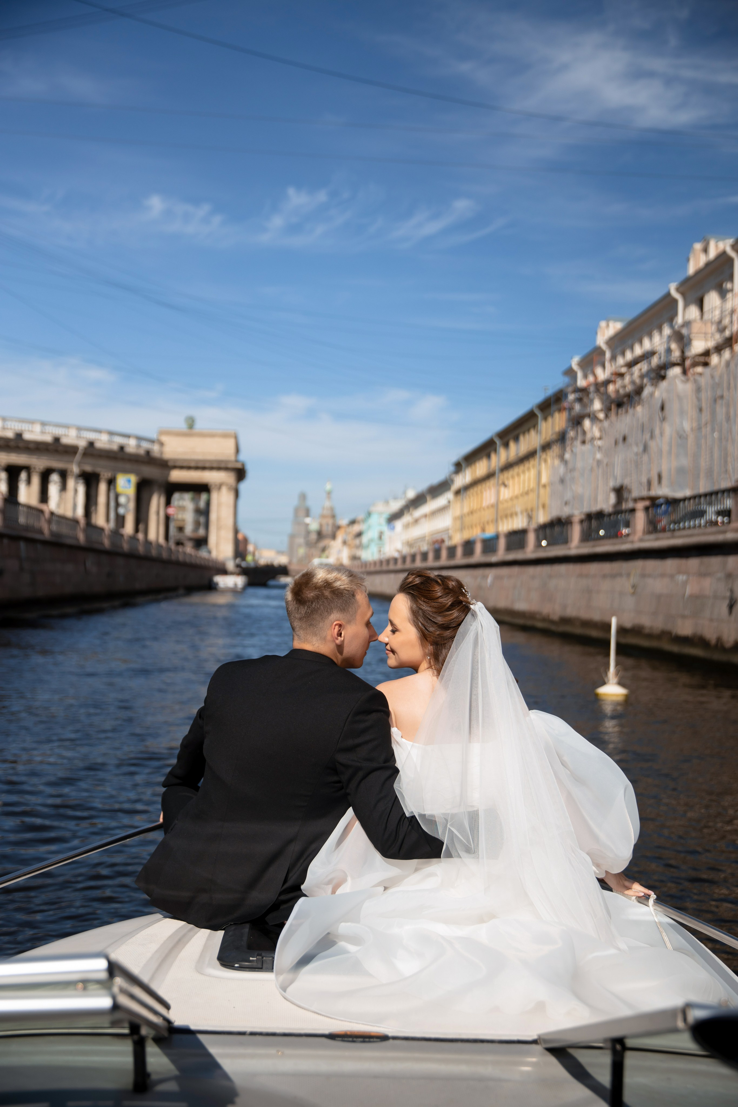 Валерия и Илья / Прогулка на катере. Свадебный и семейный фотограф в Москве Диана Левченко