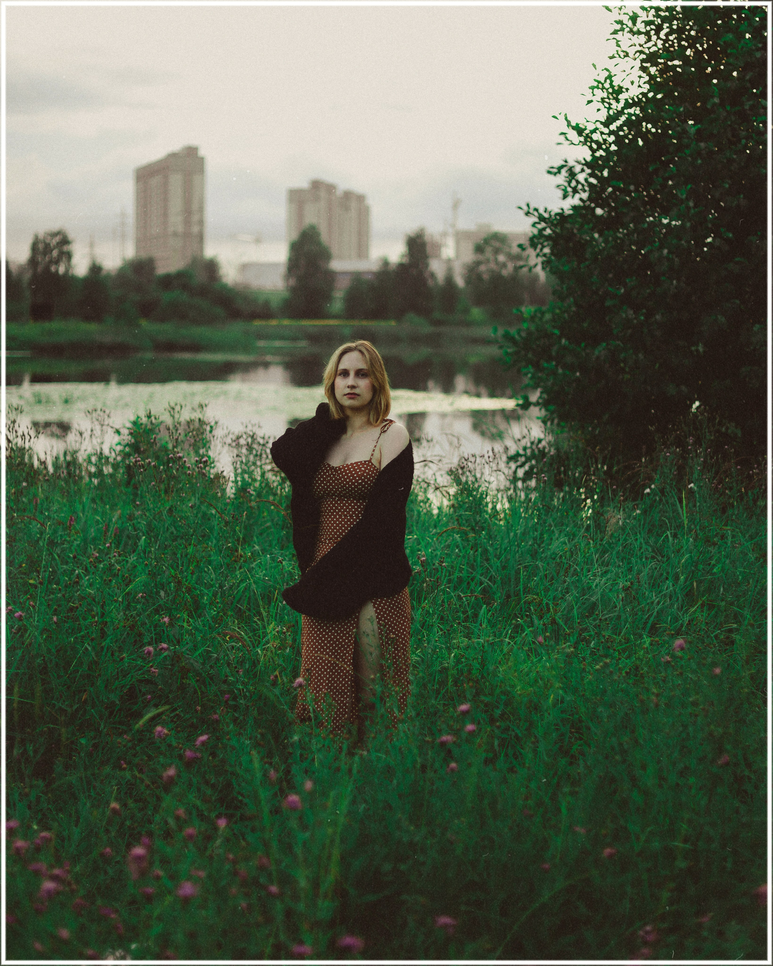 Without an umbrella. Sun Betty — кинофотограф Элизабет