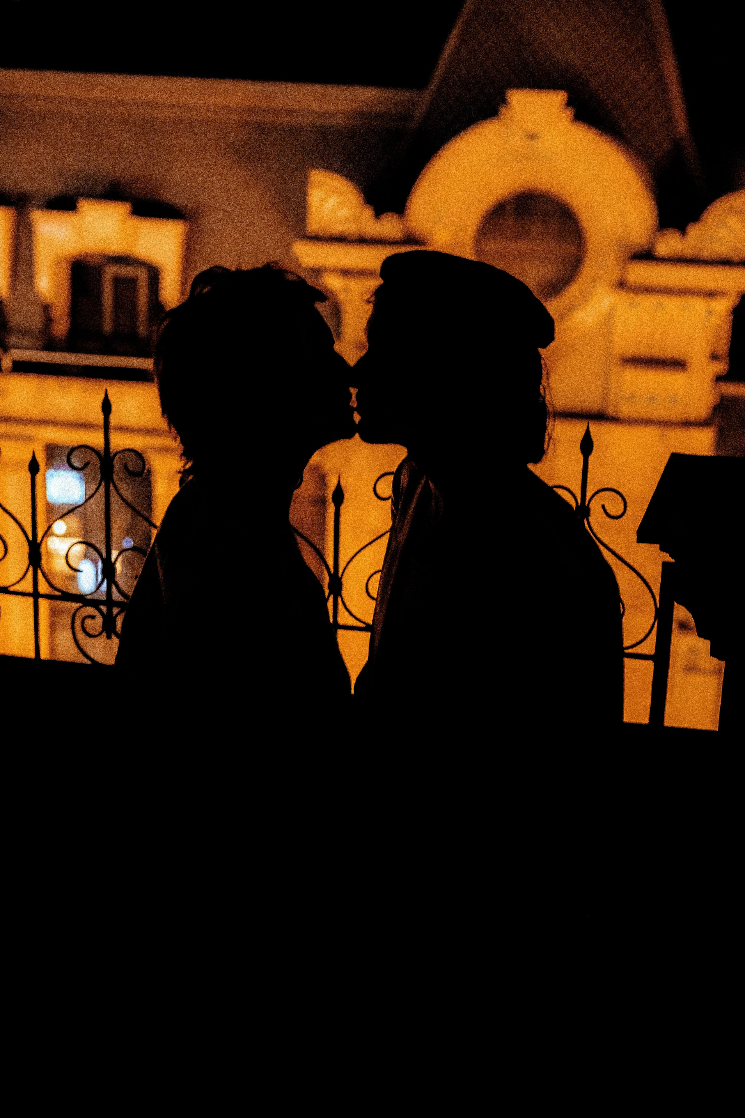 Лавстори парная фотосессия у воды. Свадебный фотограф Грузия Тбилиси